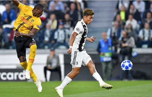 Pha đệm lòng một chạm mở tỷ số của Dybala. Ảnh: EPA.