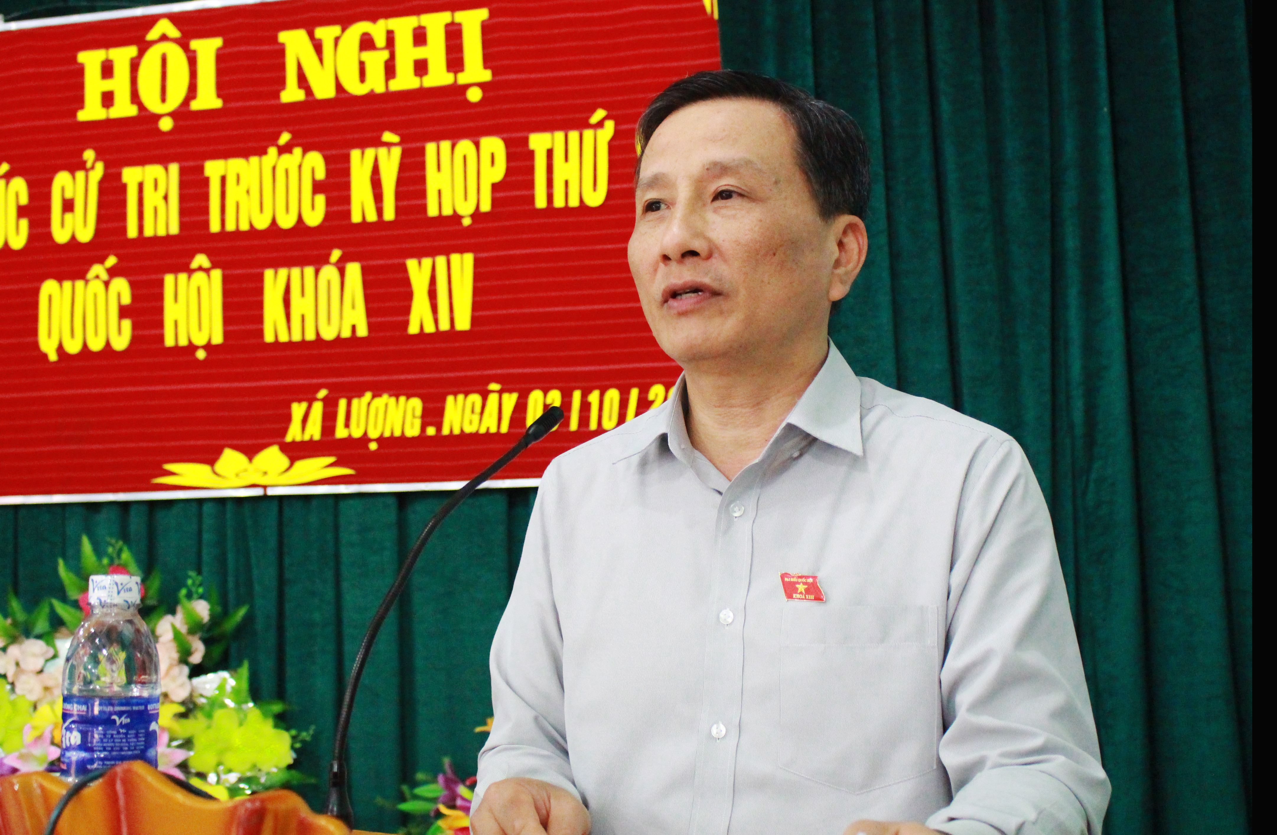 Đồng chí Lê Quang Huy - Phó Chủ nhiệm Ủy ban Khoa học Công nghệ và Môi trường Quốc hội báo cáo với cử tri nội dung, chương trình dự kiến của kỳ họp thứ 6. Ảnh: Phương Thúy