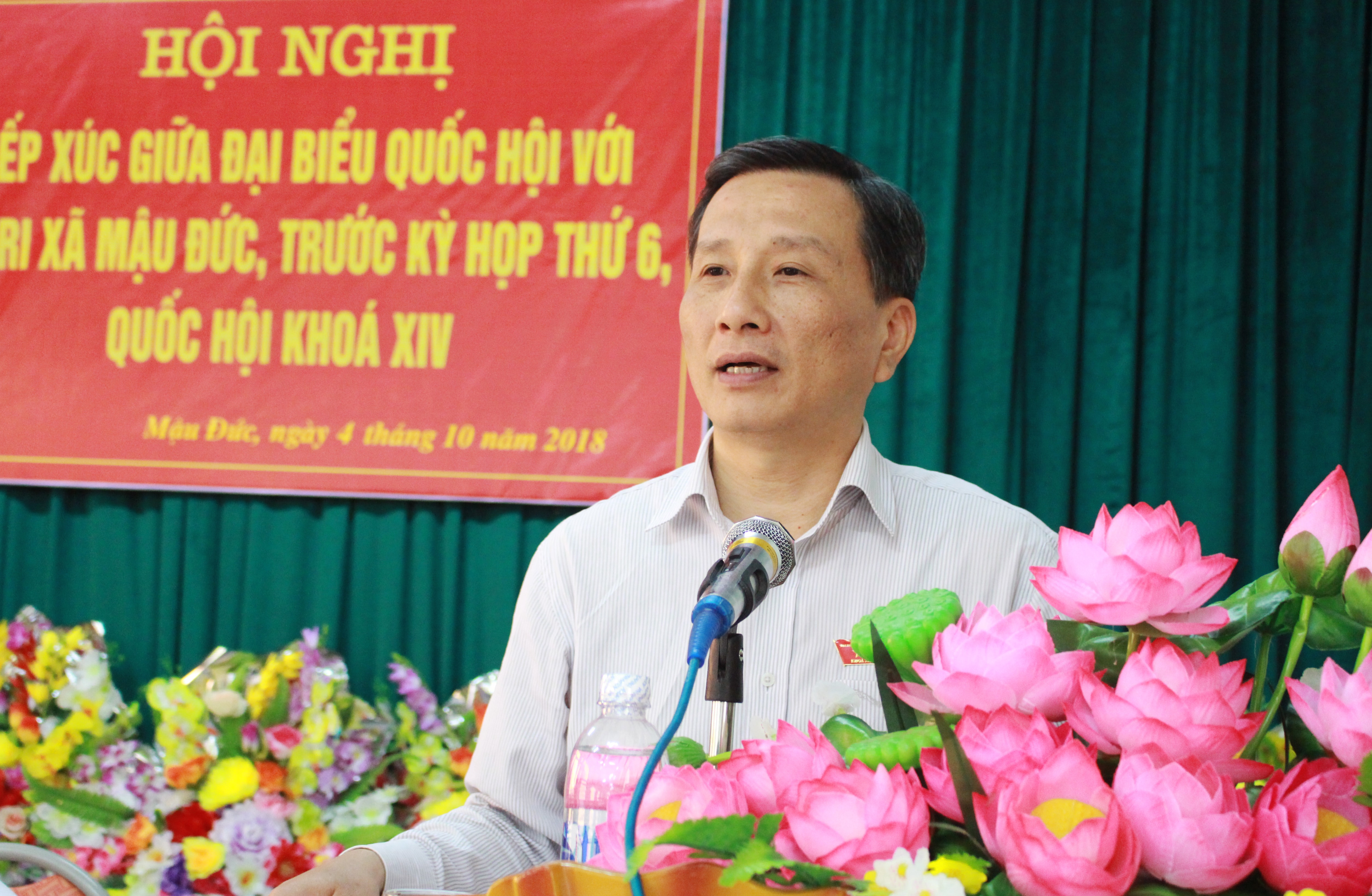 Đồng chí Lê Quang Huy - Phó Chủ nhiệm Ủy ban Khoa học Công nghệ và Môi trường Quốc hội báo cáo với cử tri nội dung, chương trình dự kiến của kỳ họp thứ 6. Ảnh: Phương Thúy