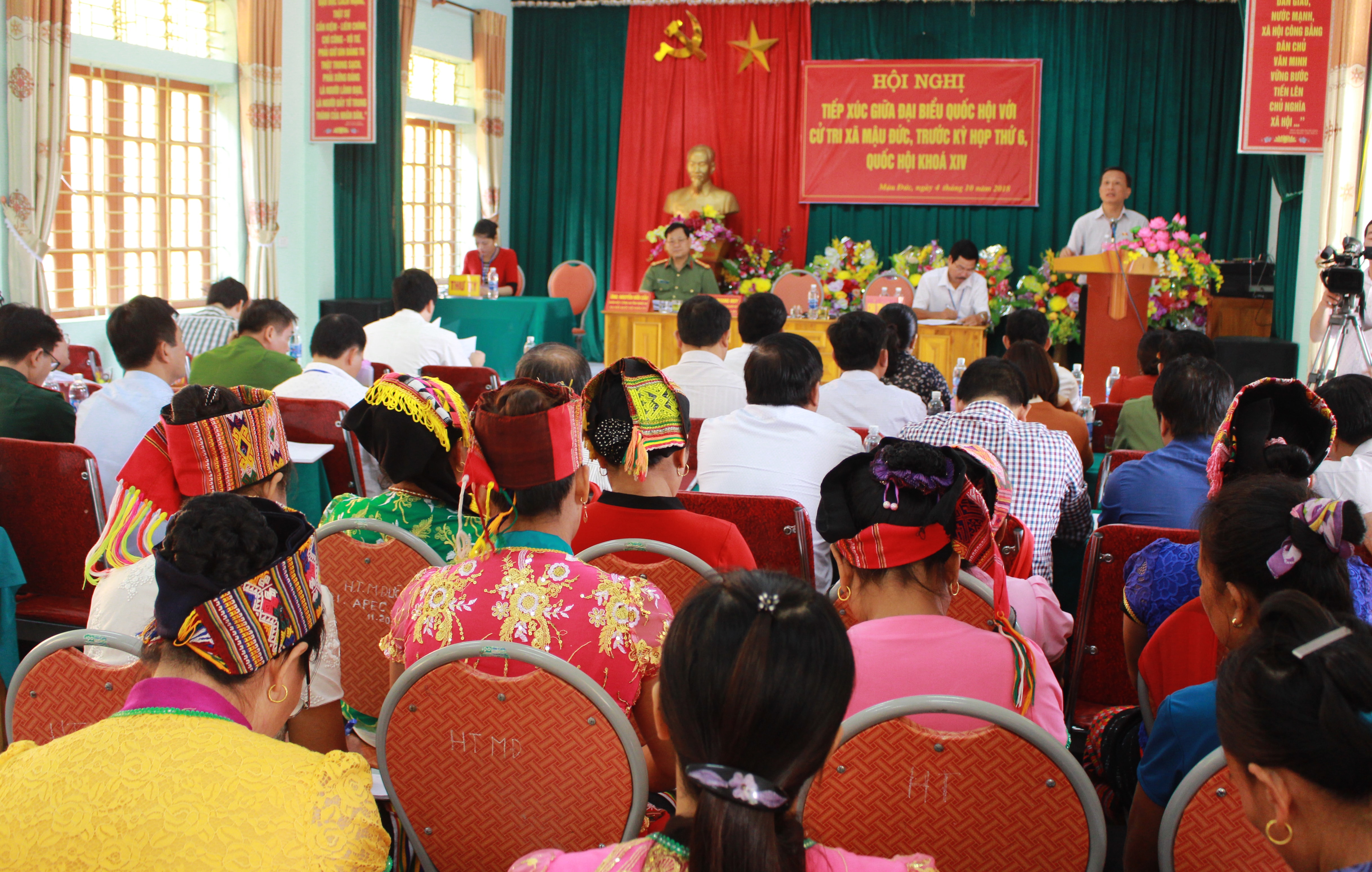 Hội nghị tiếp xúc cử tri thu hút đông đảo người dân xã Mậu Đức tham gia. Ảnh: Phương Thúy