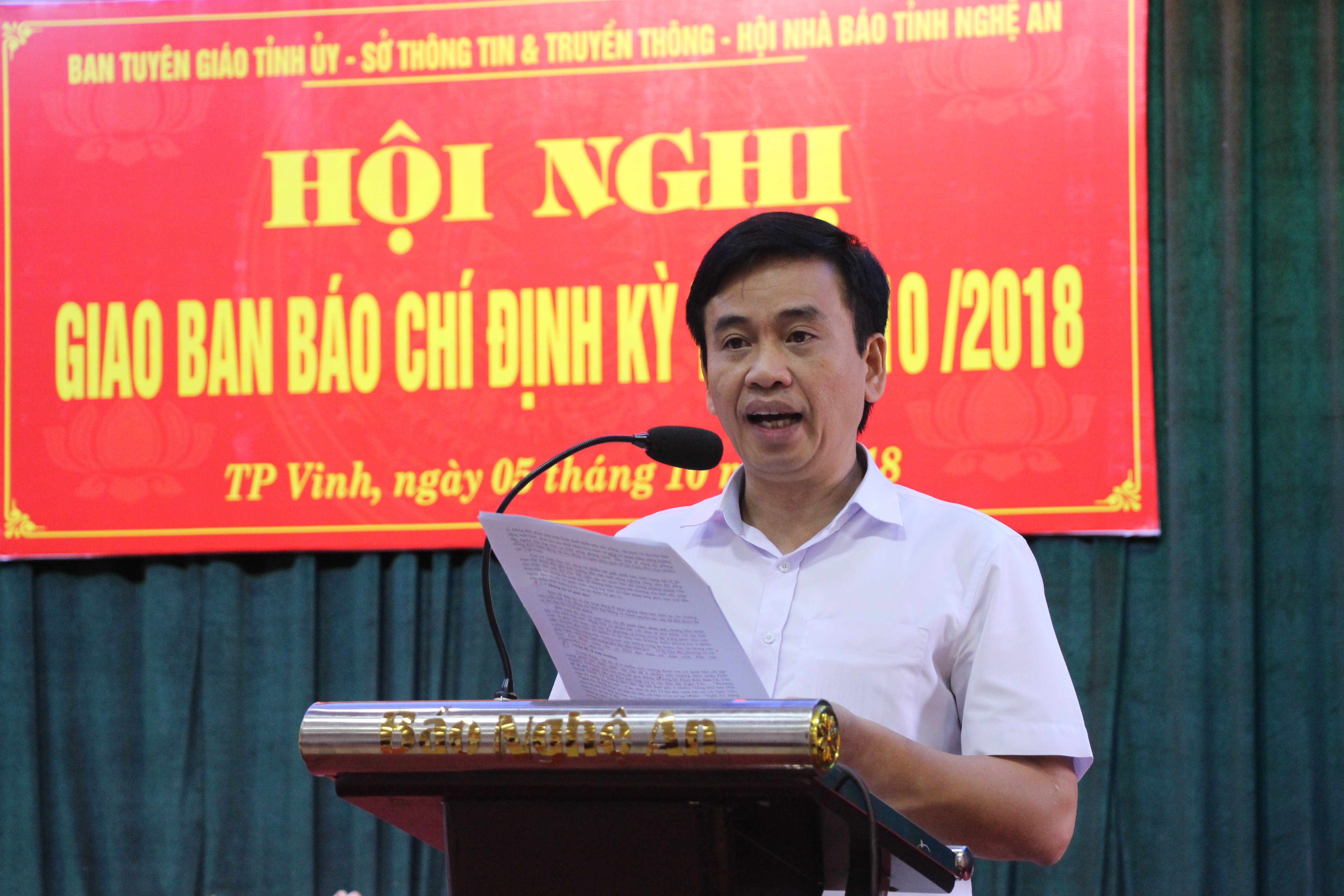Phó GĐ Sở TT&TT  Nguyễn Bá Hảo phát biểu đánh giá hoạt động báo chí tháng 9-2018. Ảnh: Quốc Sơn