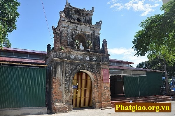 Chùa Diệc hay Diệc Cổ tự, tọa lạc trên đường Quang Trung (thành phố Vinh) được khởi dựng từ cuối thời Trần đang được khôi phục lại. Ảnh: Internet