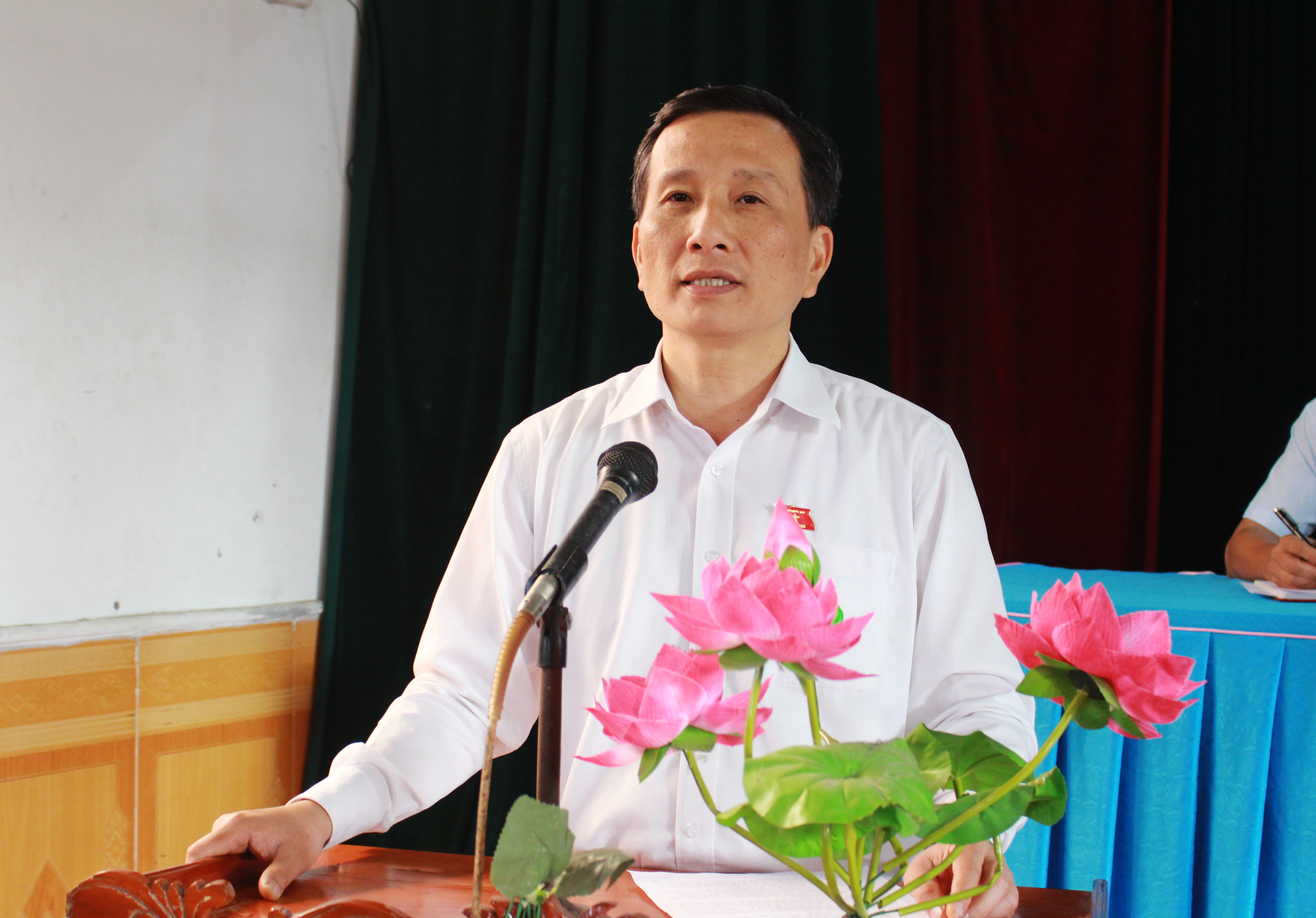Đồng chí Lê Quang Huy - Phó Chủ nhiệm Ủy ban Khoa học Công nghệ và Môi trường Quốc hội báo cáo với cử tri nội dung, chương trình dự kiến của kỳ họp thứ 6. Ảnh: Phương Thúy