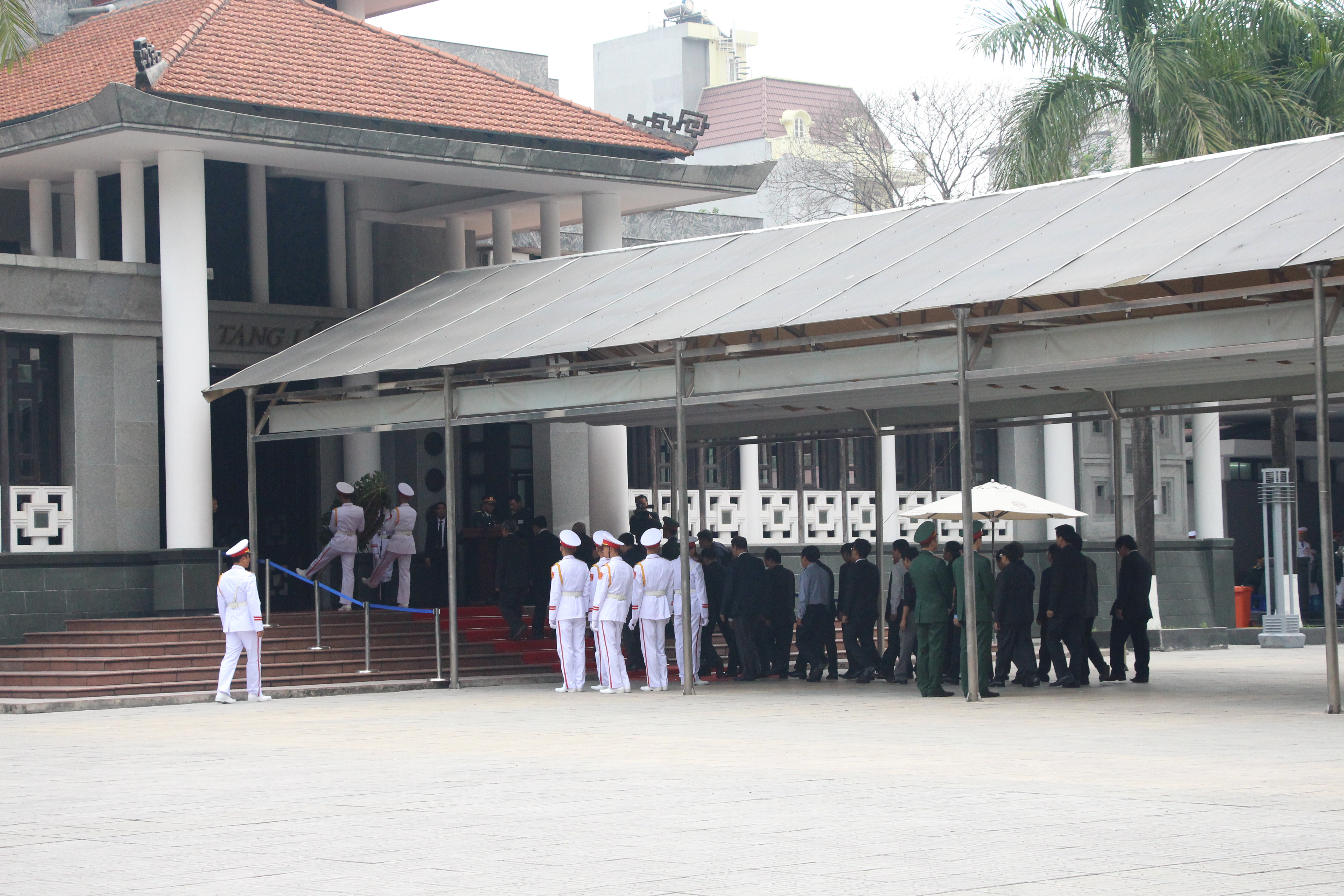 Các đoàn đến viếng nguyên Tổng Bí thư Đỗ Mười tại Nhà Tang lễ Quốc gia, số 5 Trần Thánh Tông, Hà Nội. Ảnh: Đ.T