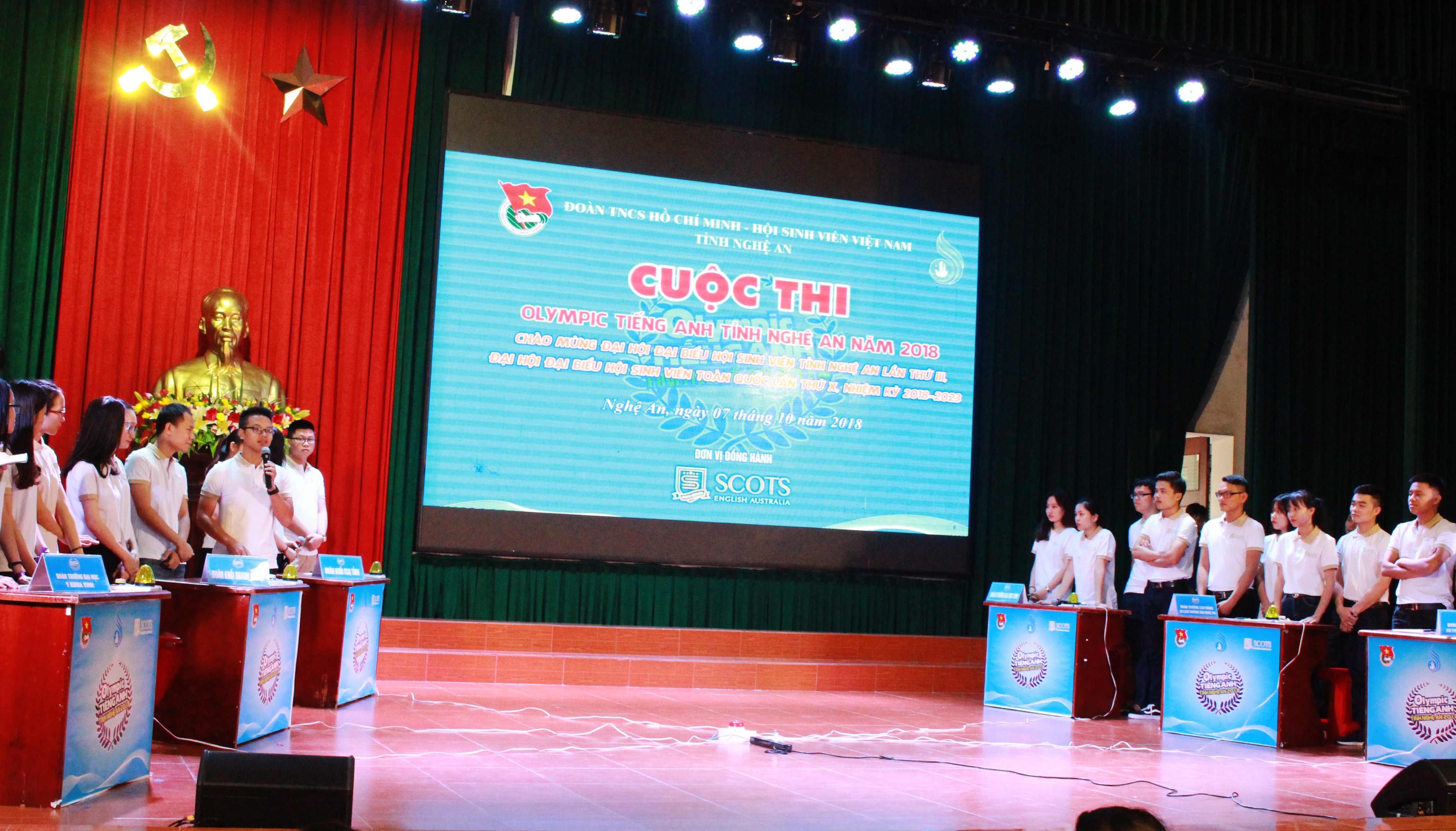 Các đội tham gia nhiều phần thi sôi nổi và gay cấn. Ảnh: Phương Thuýu