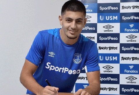 Con Ouzounidis là sản phẩm của Học viện đào tạo Everton. 