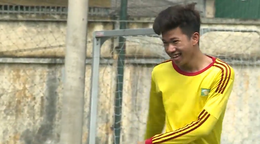 Trịnh Sơn khi còn là cầu thủ U15 SLNA. Ảnh: NVCC