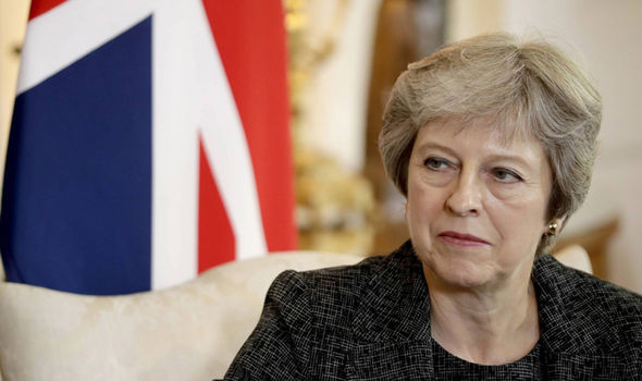  Bà Theresa May đang tỏ ra cứng rắn với EU để giảm sức ép trong nội bộ đảng Bảo thủ. Ảnh: PA