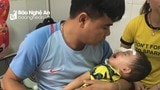 Nghệ An: Bé trai 2 tuổi bị chó nhà cắn rách mặt, tổn thương mắt