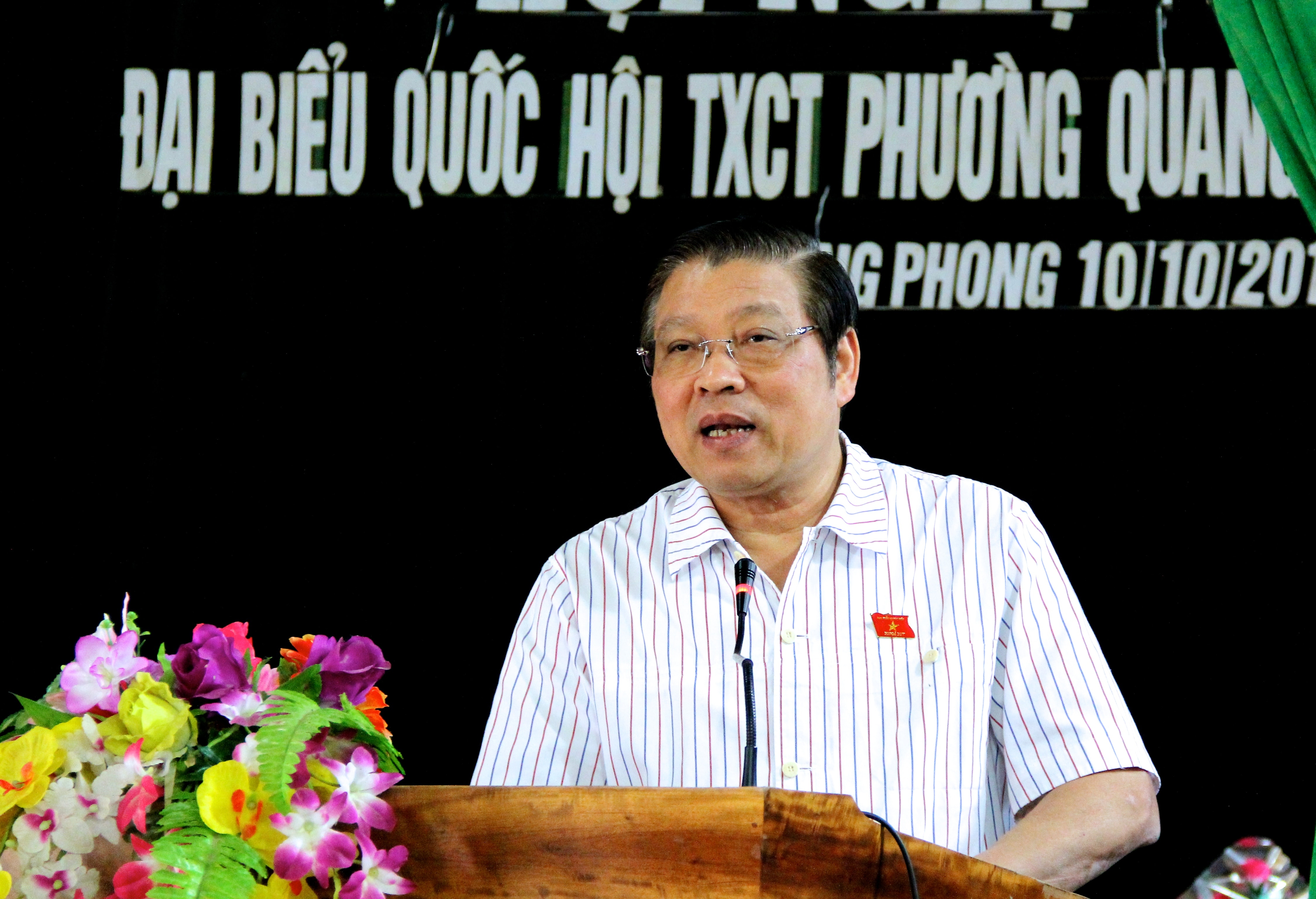 Bí thư Trung ương Đảng Phan Đình Trạc trực tiếp giải trình những kiến nghị của cử tri. Ảnh: Mỹ Nga 