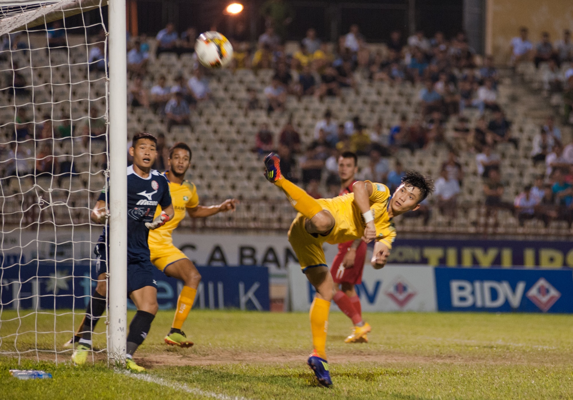 Phan Văn Đức và SLNA nhận giải đội bóng phong cách của V.League 2018. Ảnh: Thành Cường