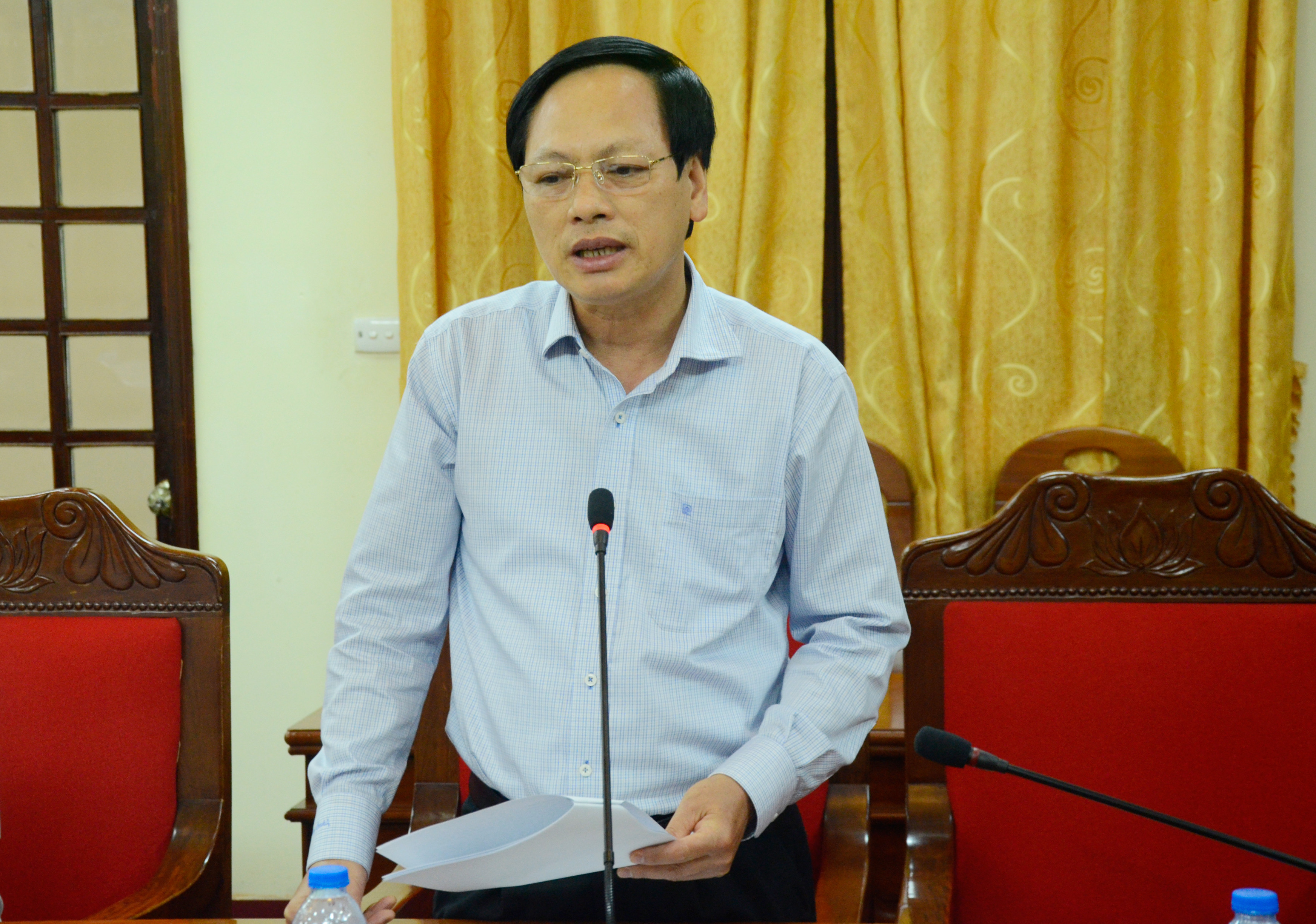 Phó Trưởng Ban Dân vận Tỉnh ủy Nguyễn Mạnh Khôi báo cáo công tác dân vận. Ảnh Thanh Lê
