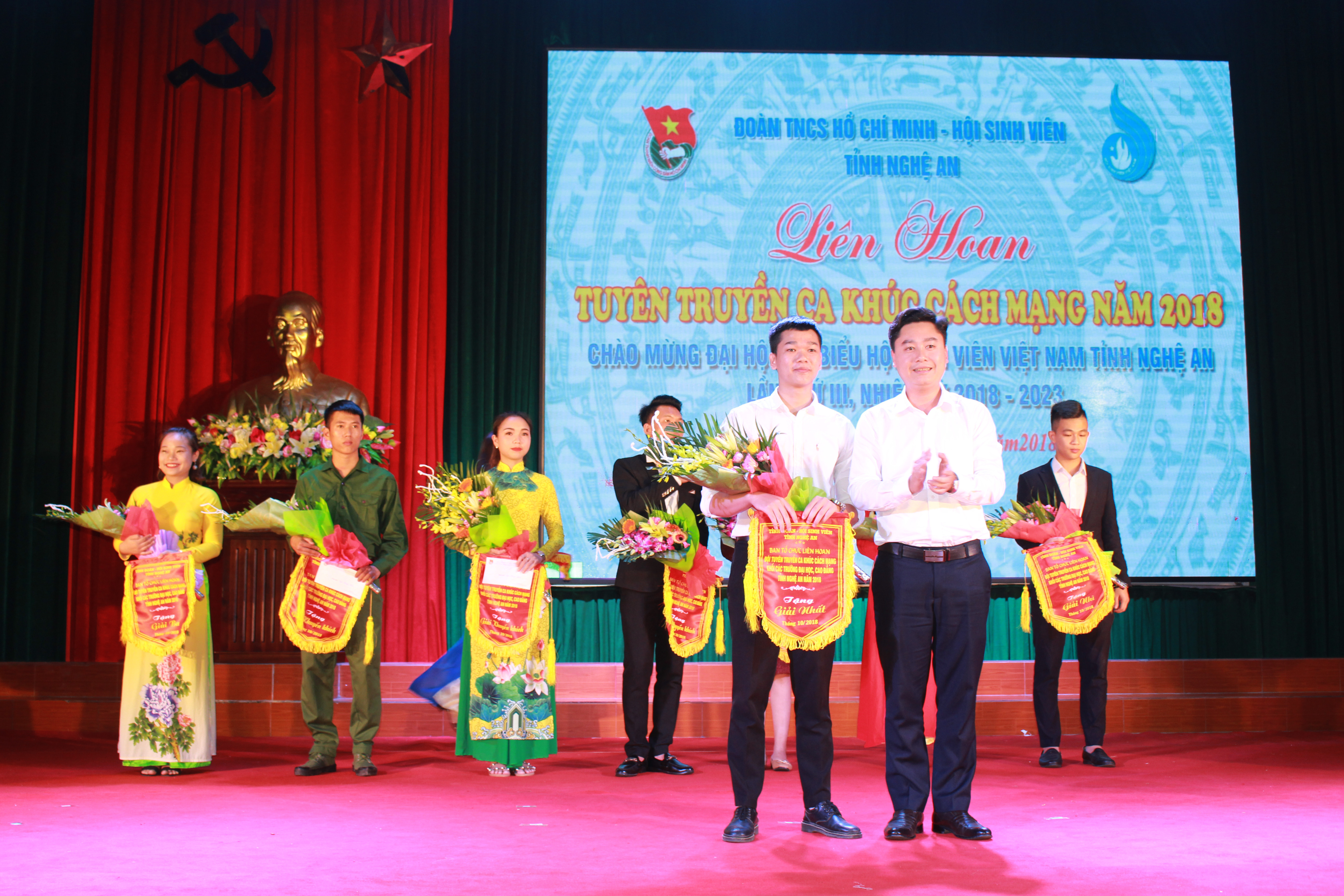 Đại học Vinh giành giải Nhất Liên hoan. Ảnh: Phương Thúy