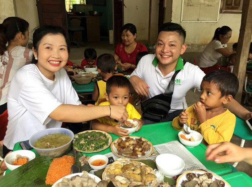 Công ty thường xuyên tổ chức nấu ăn dành tặng những suất cơm trong chương trình thiện nguyện tại ở Trại Phong- Quỳnh Lưu và Trại trẻ mồ côi ở Đô Lương; ủng hộ xe lăn cho Mái ấm Thiện Tâm - Yên Thành.v.v..