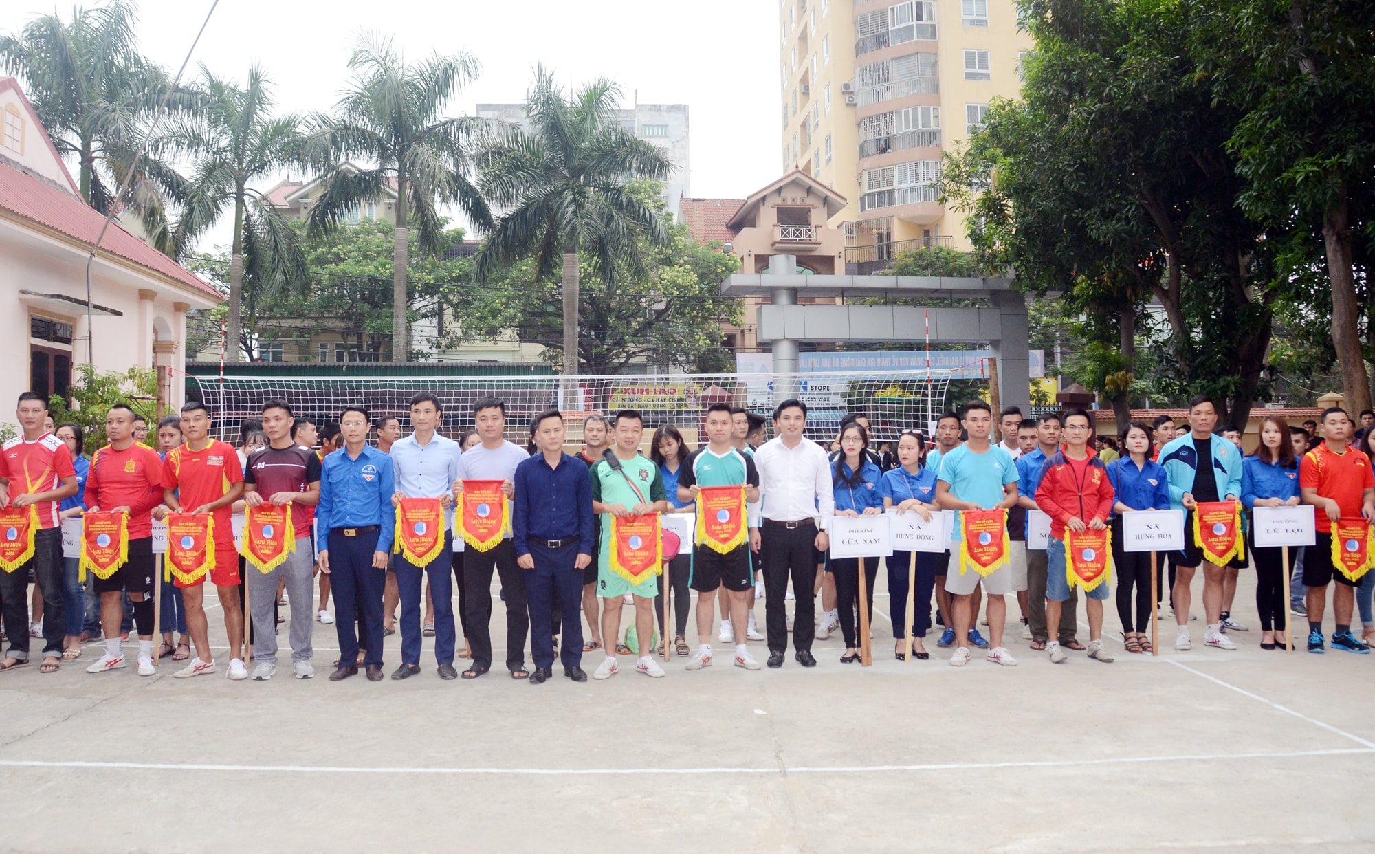 Có 44 đội bóng tham dự giải. Ảnh: Thành Chung