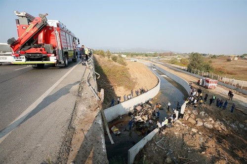 Lực lượng cứu hộ Thổ Nhĩ Kỳtại hiện trường tai nạn. Ảnh: AFP.