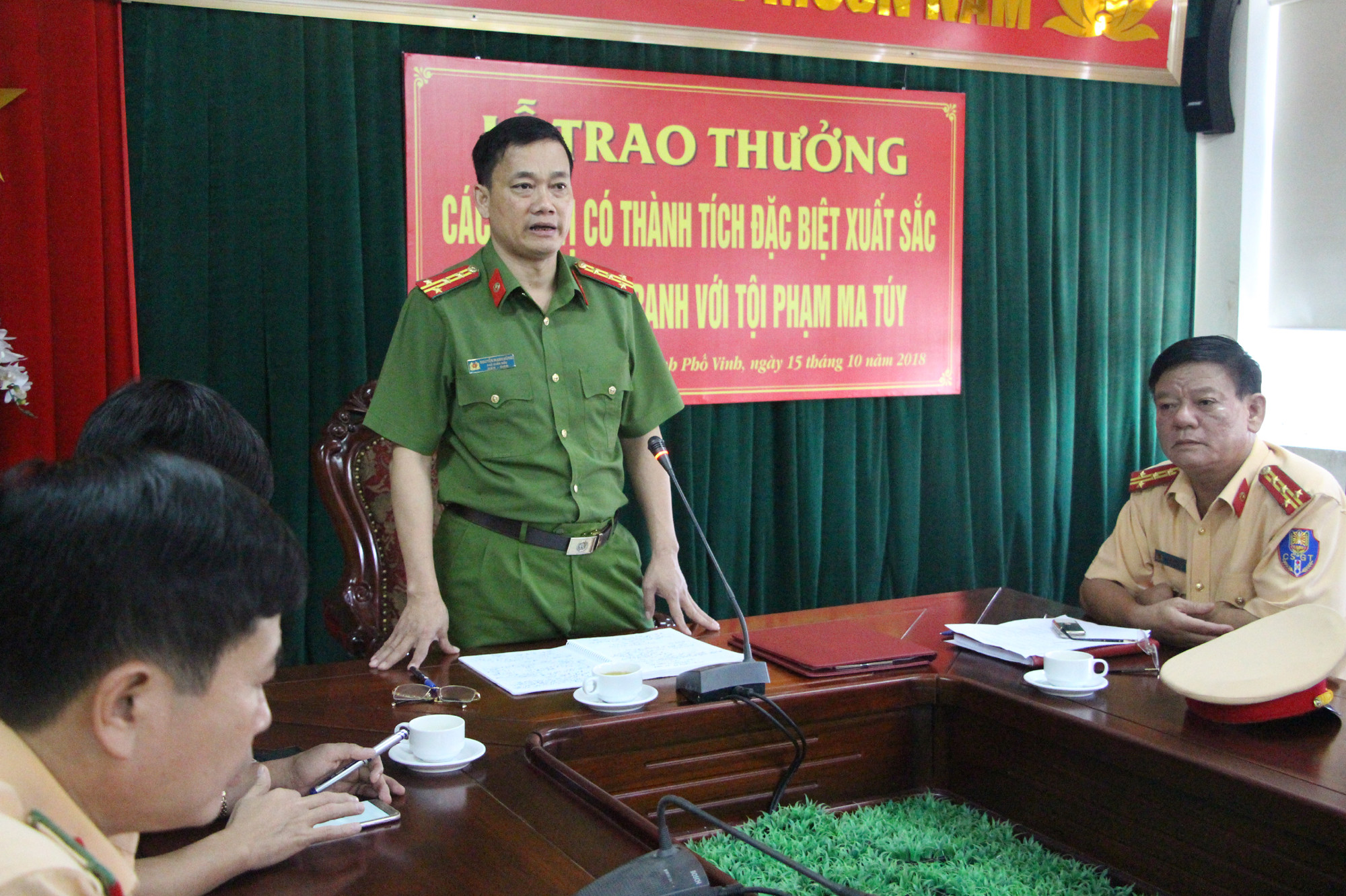 Đại tá Nguyễn Mạnh Hùng phát biểu tại buổi lễ. Ảnh: Loan Cao