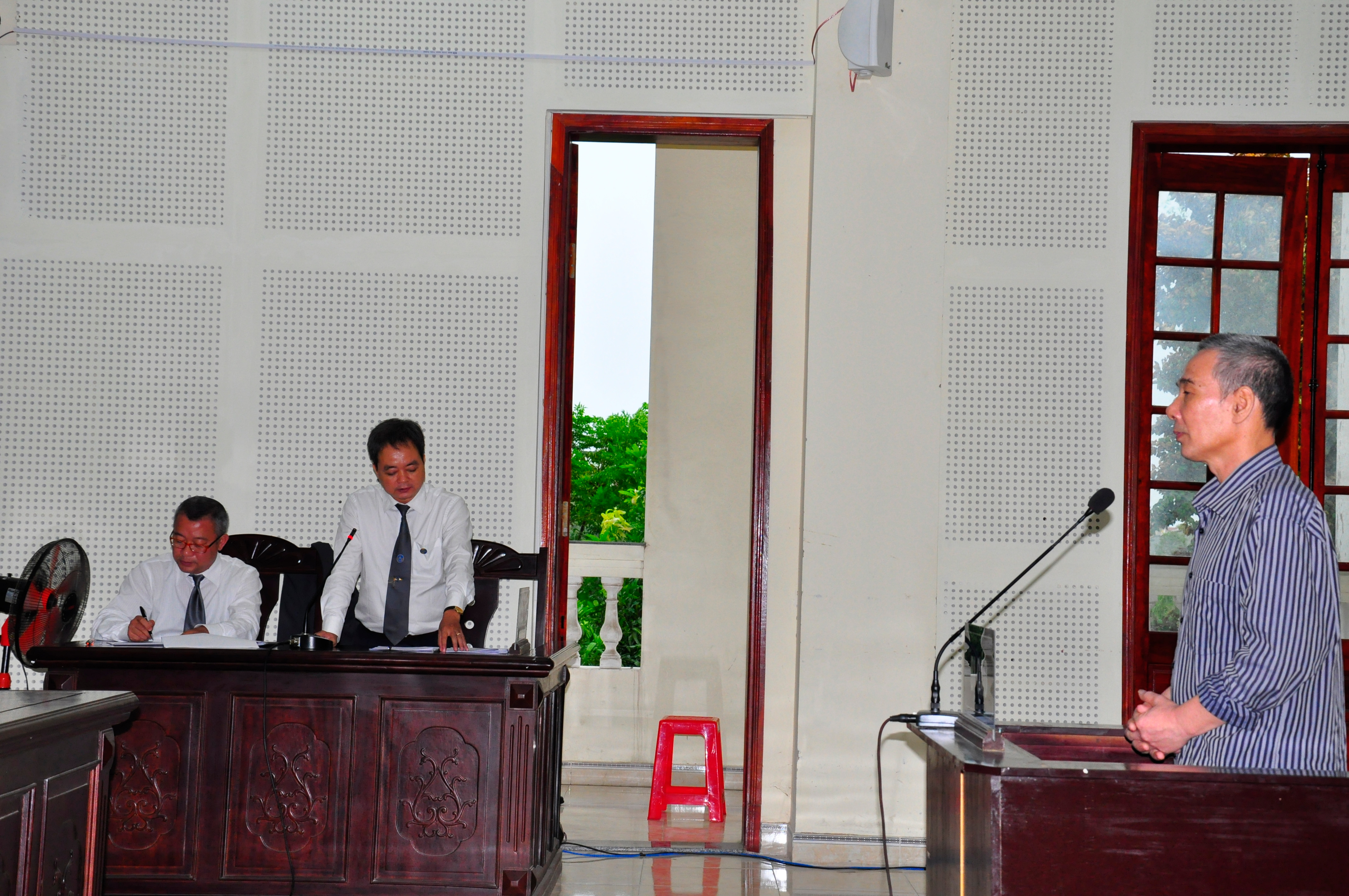 Các luật sư tham gia bào chữa cho Lê Đình Lượng tại phiên tòa sơ thẩm ngày