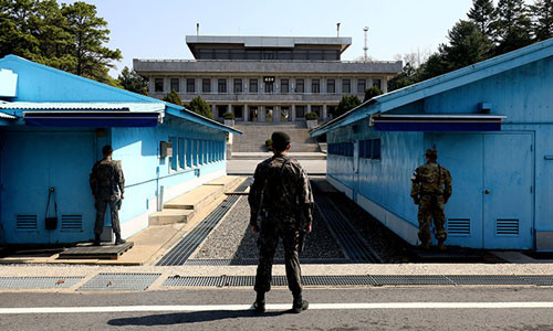 Binh sĩ Hàn Quốc canh gác tại khu vực biên giới liên Triều tháng 4/2018. Ảnh: Korea Times.