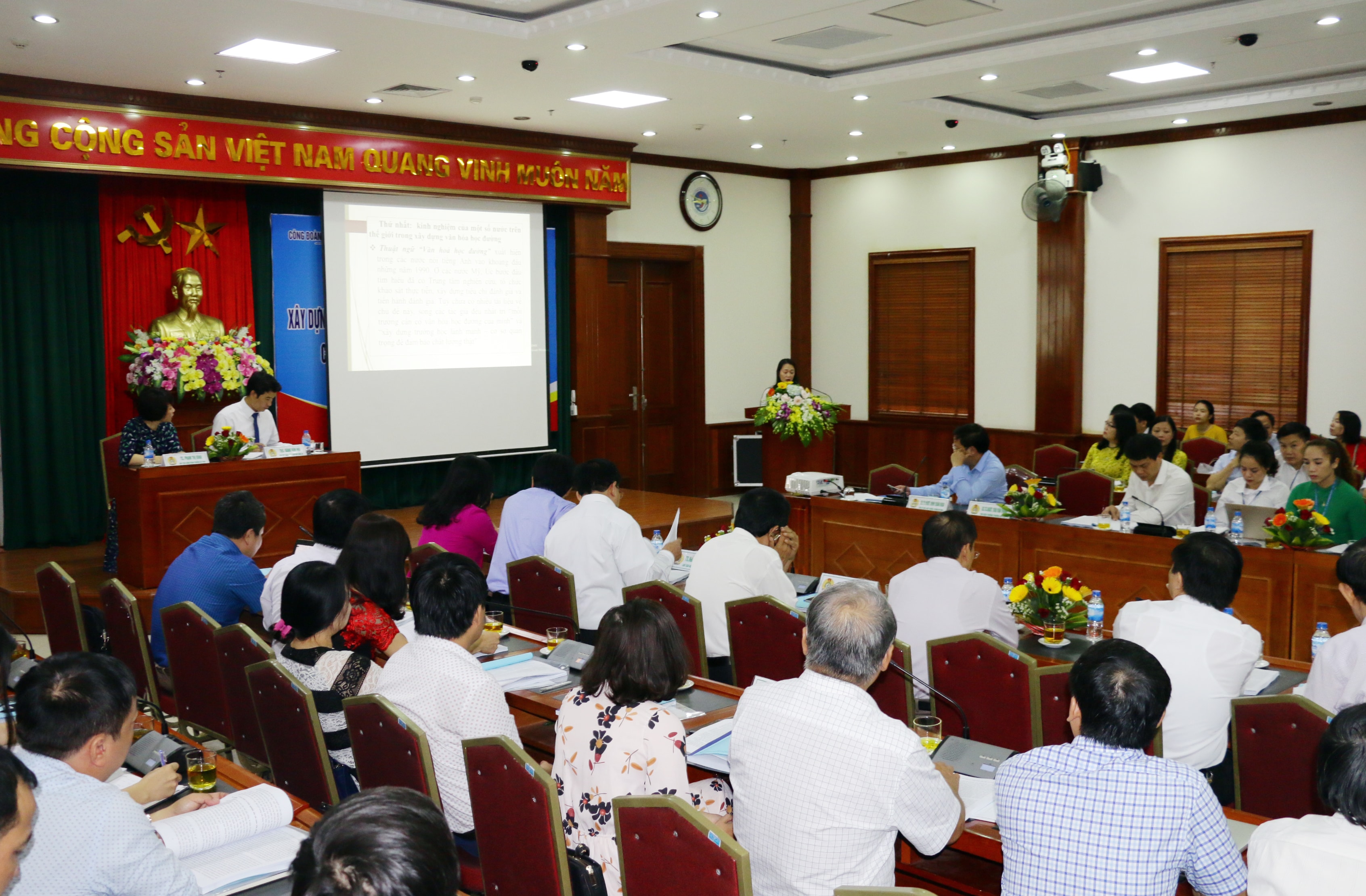 Các đại biểu phát biểu tham luận tại hội thảo. Ảnh: Mỹ Hà