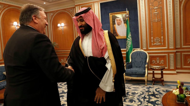 Ngoại trưởng Mỹ Mike Pompeo thảo luận với giới chức Saudi Arabia về vụ mất tích nhà báo Khashoggi. Ảnh: Getty