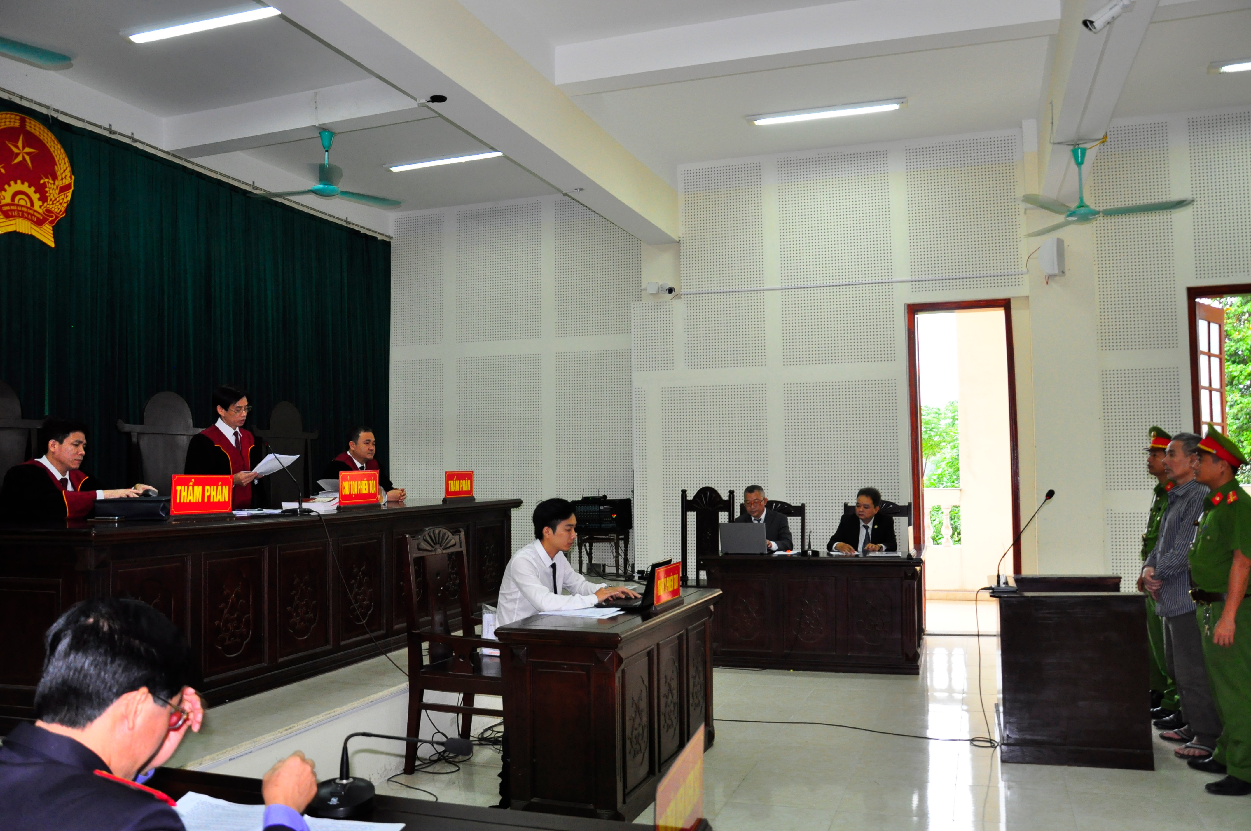 Hội đồng xét xử phúc thẩm tuyên án