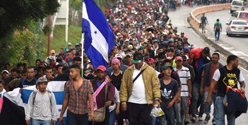 Dòng người di cư từ Honduras đổ về biên giới Mỹ - Mexico đầu tuần này. Ảnh: Nation