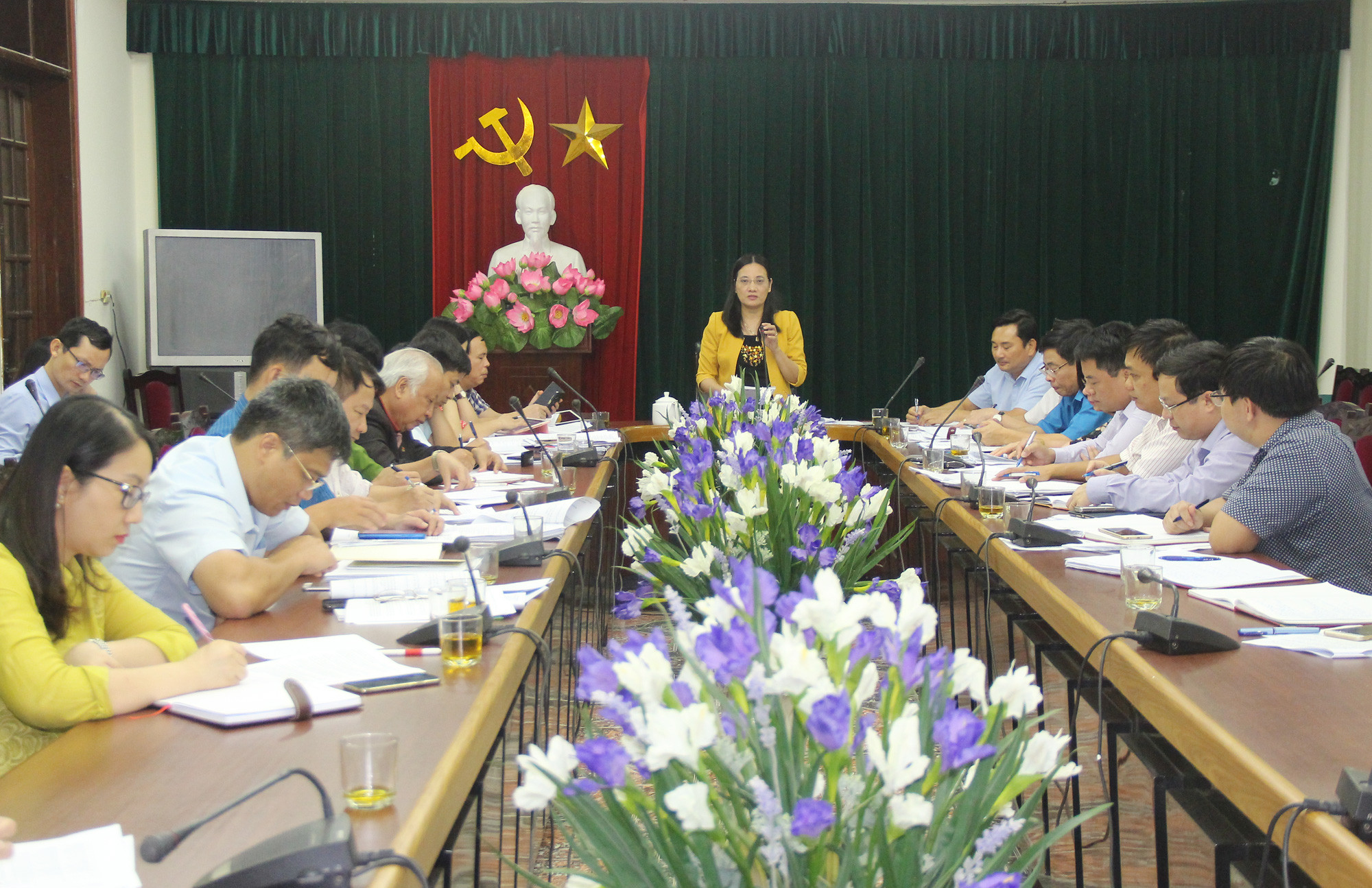   Đồng chí Cao Thị Hiền - Ủy viên Ban Thường vụ Tỉnh ủy, Phó Chủ tịch HĐND tỉnh chủ trì cuộc làm việc. Ảnh: Mai Hoa