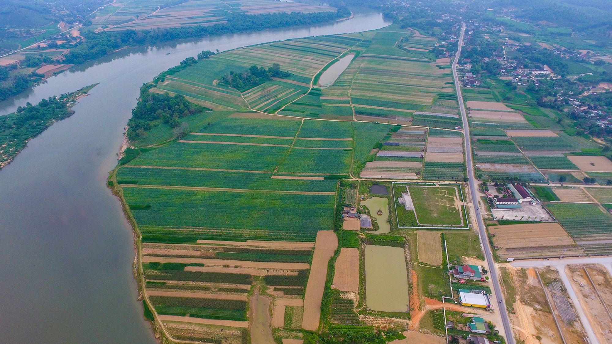 Toàn cảnh làng quê Nông thôn mới Anh Sơn nhìn từ trên cao. Ảnh: Sách Nguyễn
