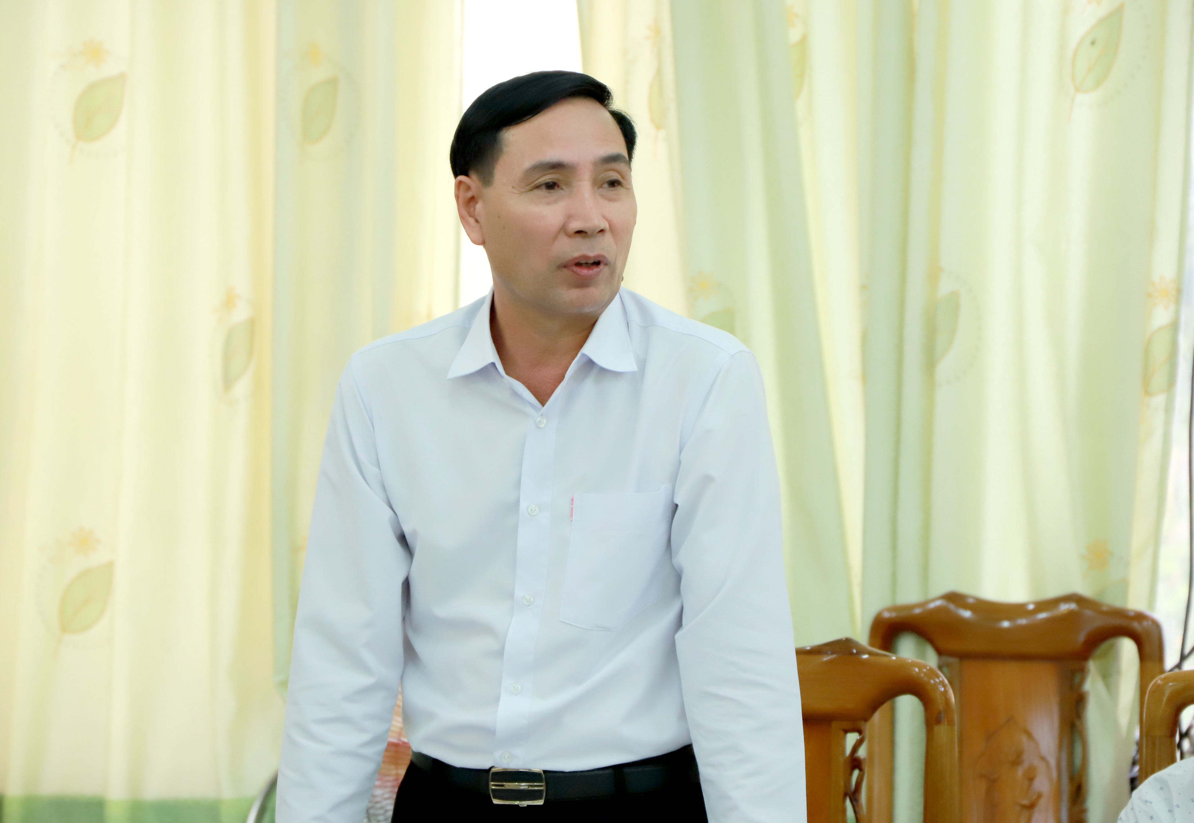 Chủ tịch UBND huyện Quỳ Hợp Nguyễn Đình Tùng phát biểu tại cuộc làm việc. Ảnh: Thành Duy