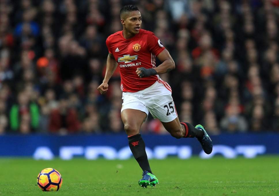 Trước đây, Antonio Valencia thi đấu ở vị trí sở trường là tiền vệ cánh phải. Ảnh: Internet