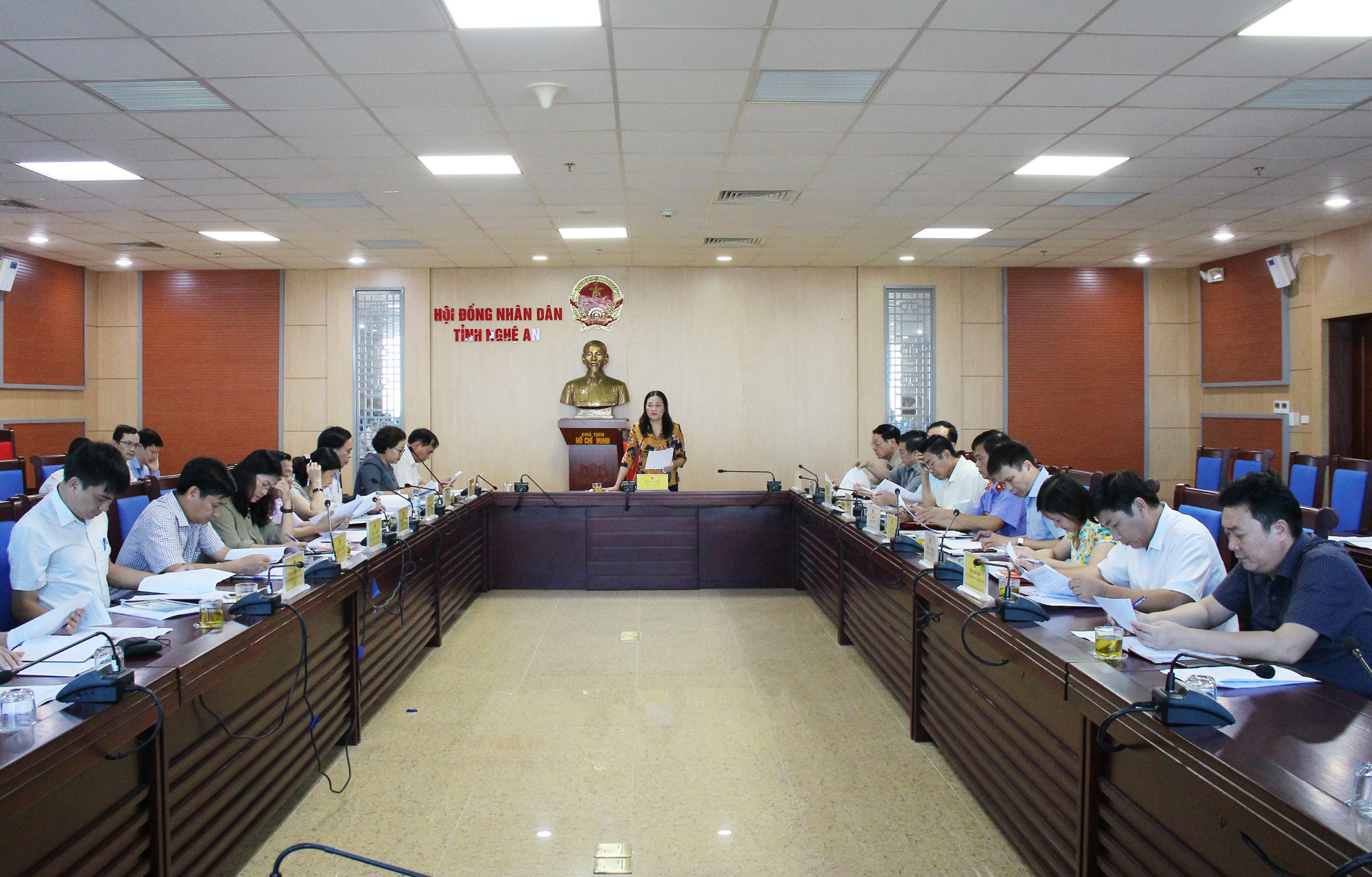 Đồng chí Cao Thị Hiền - Ủy viên Ban Thường vụ Tỉnh ủy, Phó Chủ tịch HĐND tỉnh chủ trì giao ban. Ảnh tư liệu