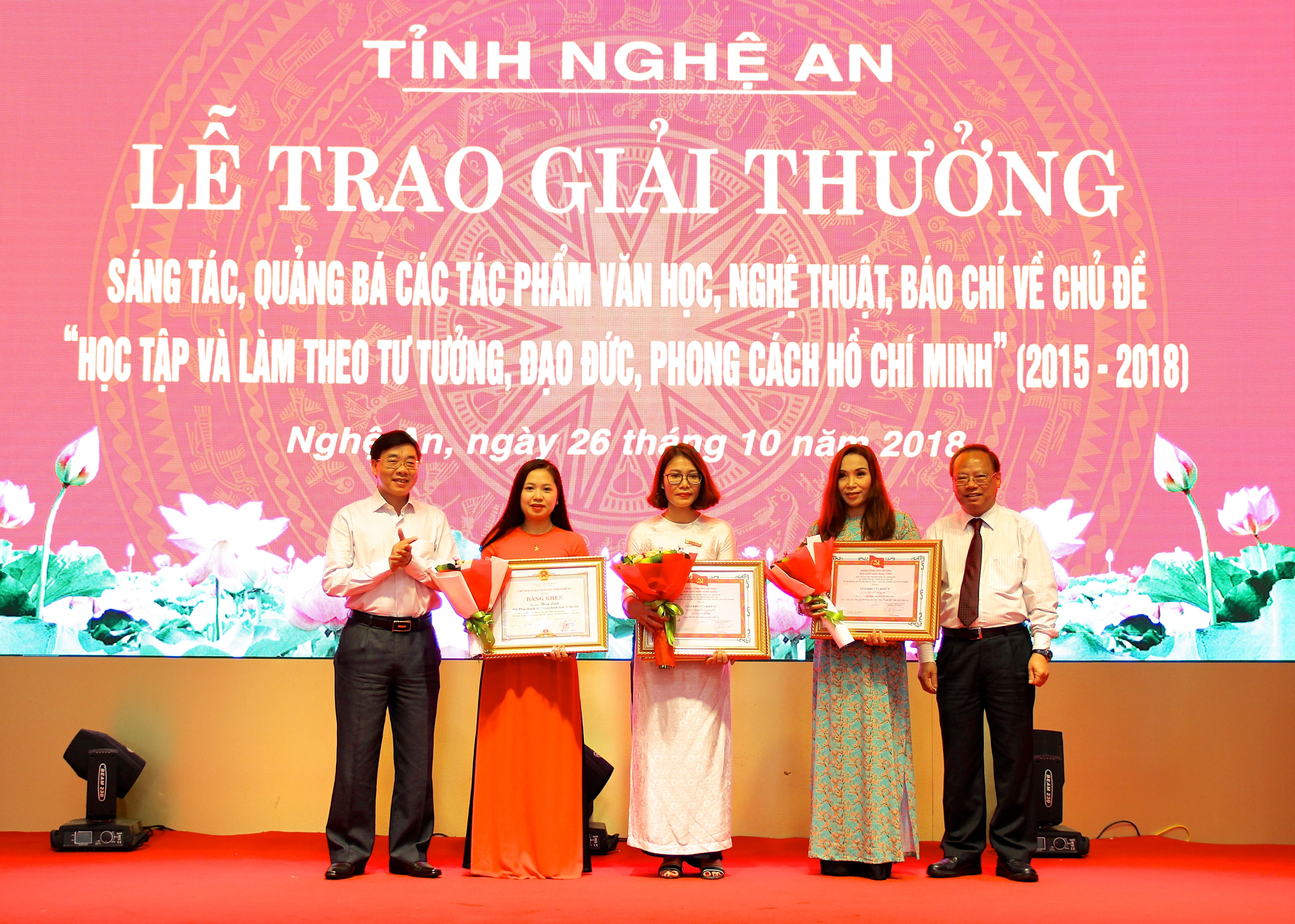 Ảnh Mỹ Nga 