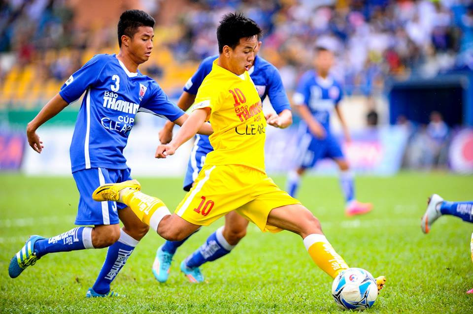  Nguyễn Hữu Sơn (số 10) trong màu áo U21 Hà Nội FC. Ảnh từ FBNV.
