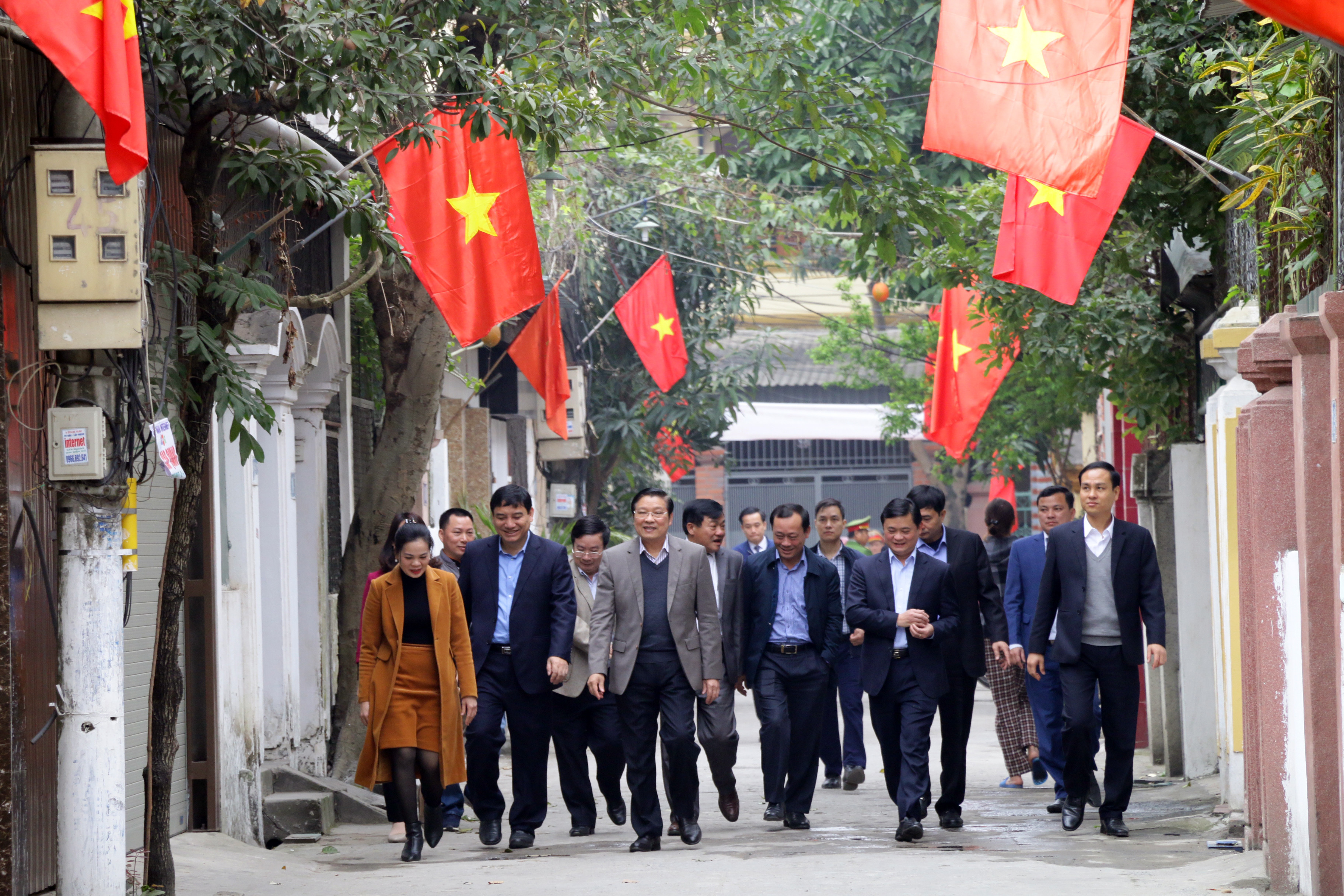 Lãnh đạo Trung ương và địa phương đi chúc tết các đồng chí lão thành cách mạng ở thành phố Vinh. Ảnh Mỹ Hà