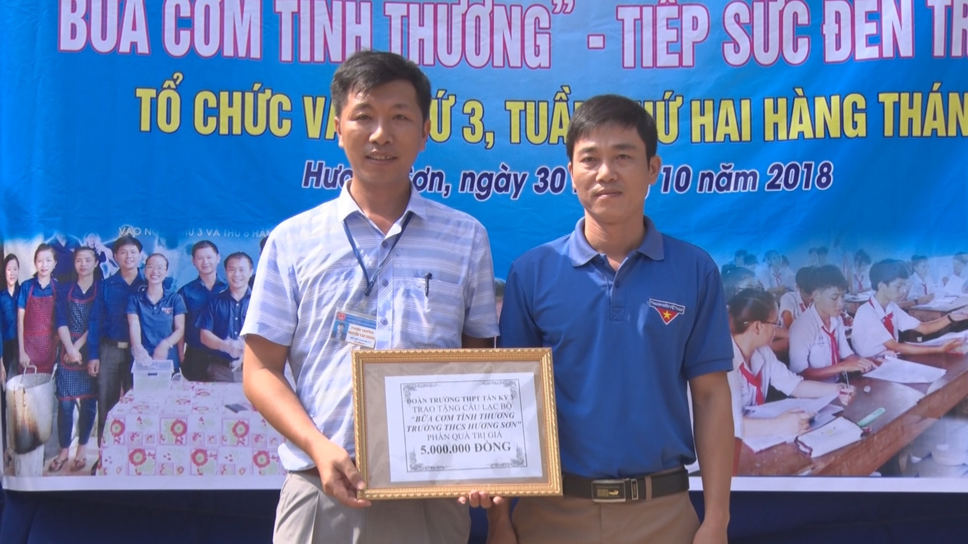  Ủng hộ chương trình . Ảnh Như Lành