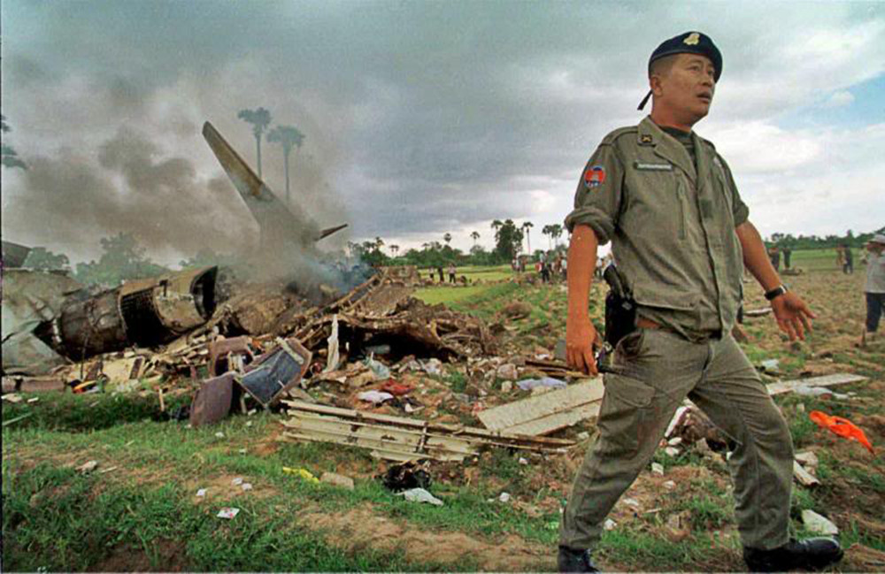Hiện trường vụ tai nạn máy bay Tu-134 của Vietnam Airlines. Ảnh: otofun.net