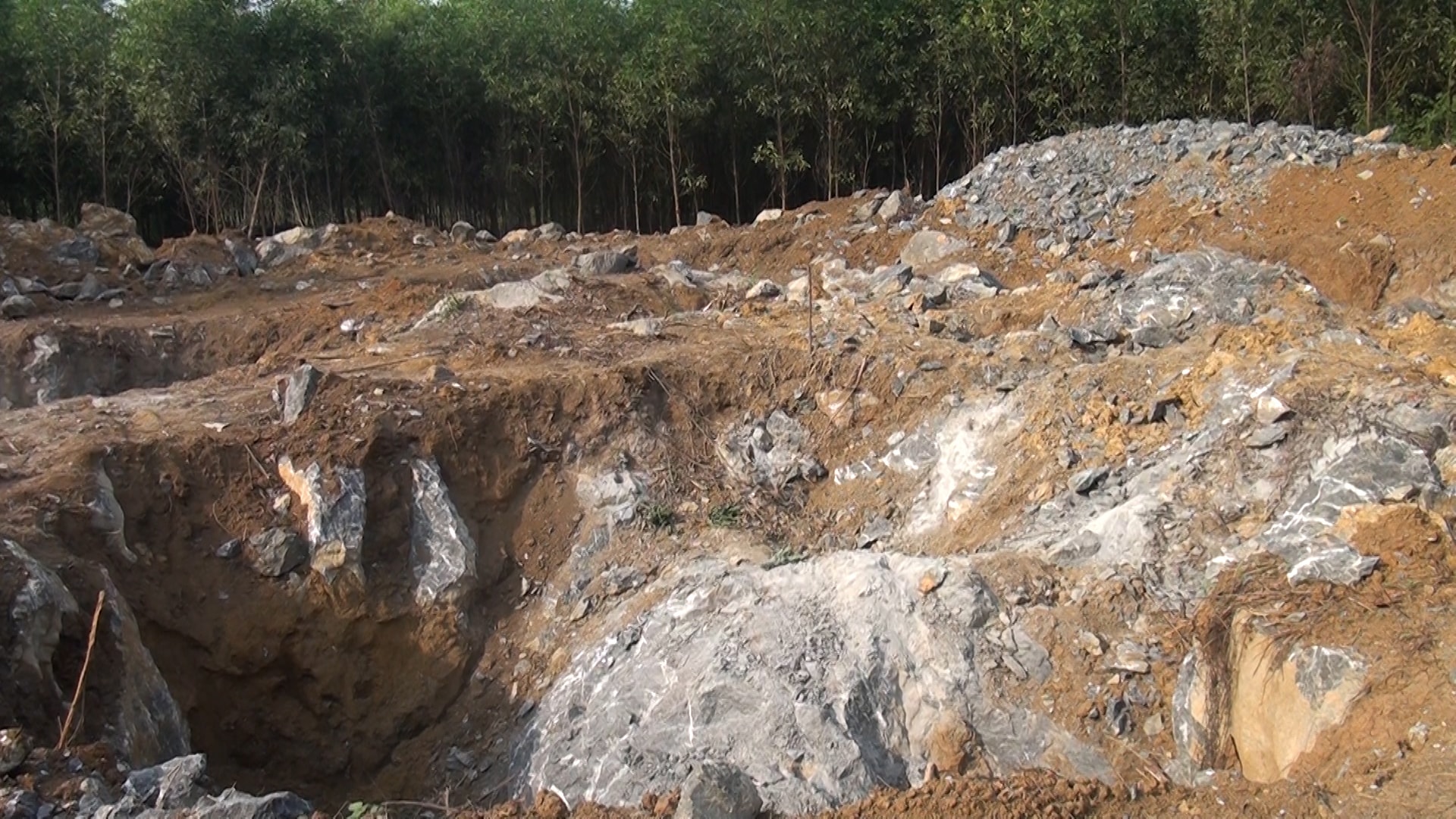 Hiện trường nơi sử dụng vật liệu nổ trái phép. Ảnh: Đức Anh