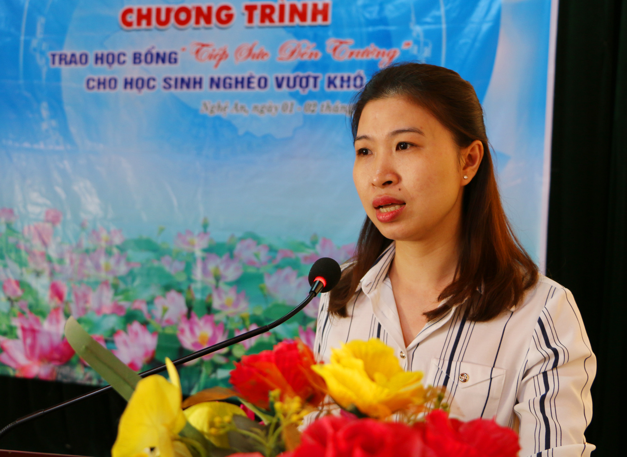 Bà Nguyễn Thị Yến, Quyền Tổng giám đốc Tập đoàn TECCO phát biểu động viên các em. Ảnh: Nguyễn Hải