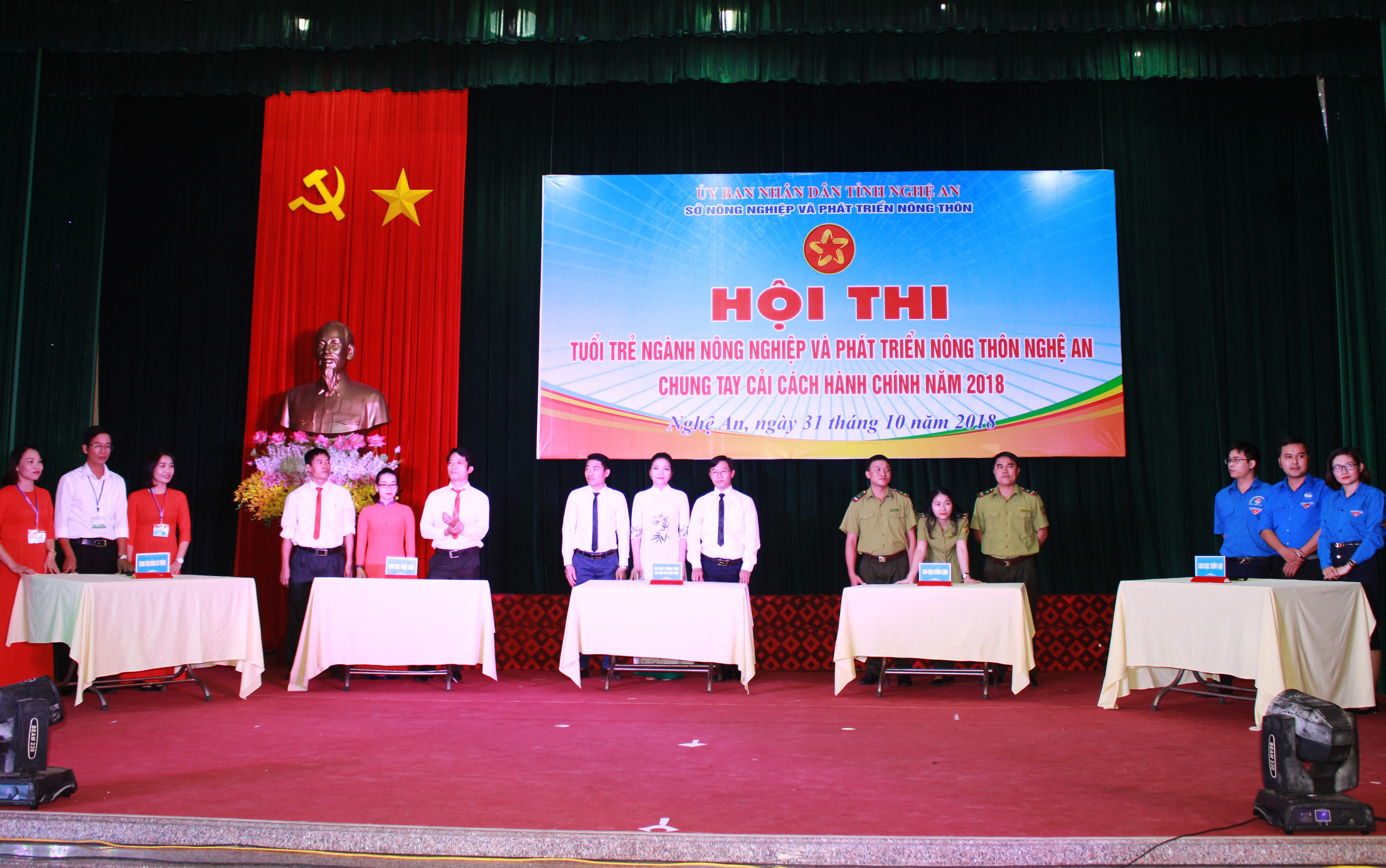 Các đội tranh tài qua 3 phần thi hấp dẫn và lôi cuốn. Ảnh: Phương Thúy