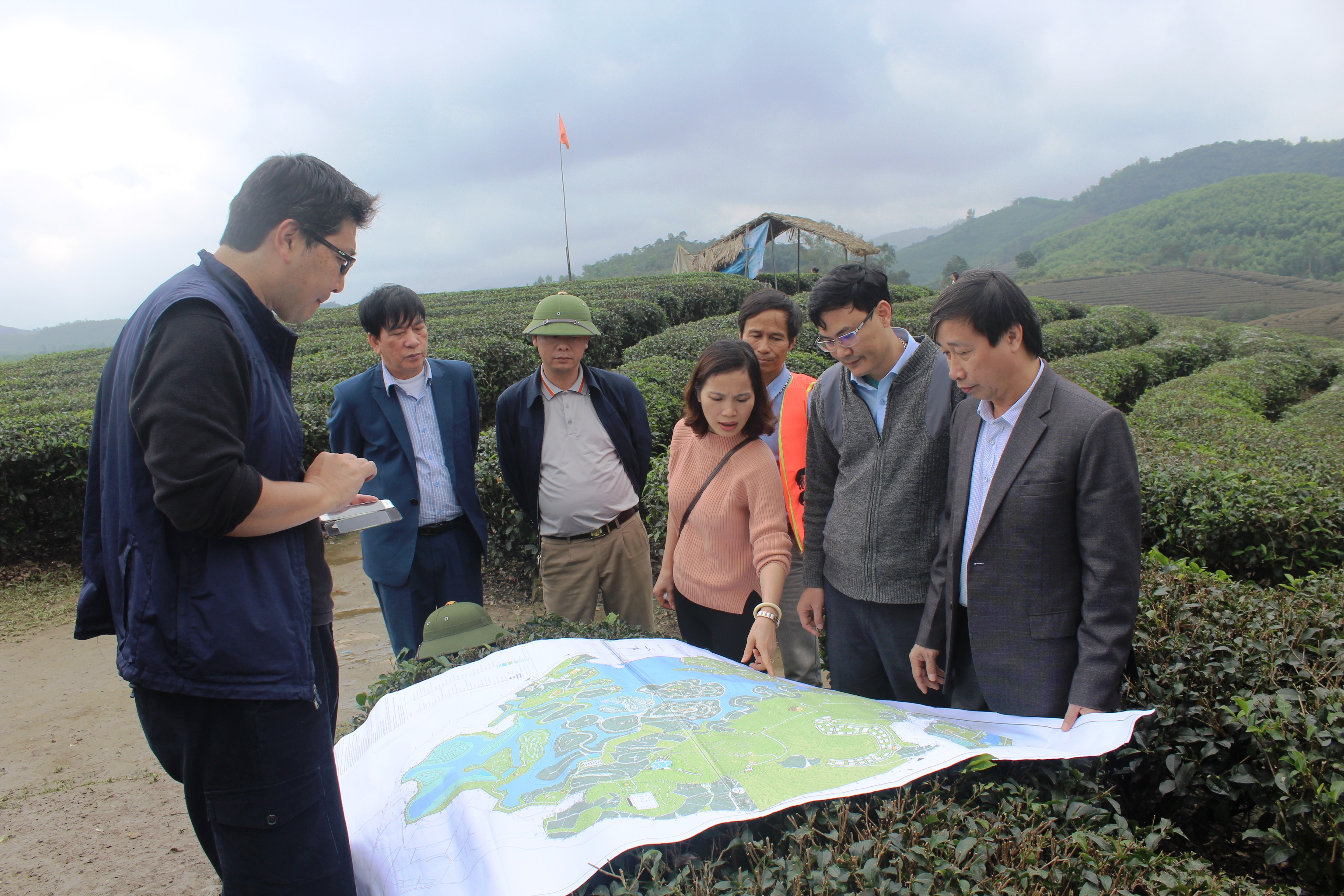 Tác phẩm Đoàn chuyên gia của JICA đi thực địa Đảo Chè ở Nghệ An đạt giải khuyến khích. Ảnh: Vương Văn Bằng