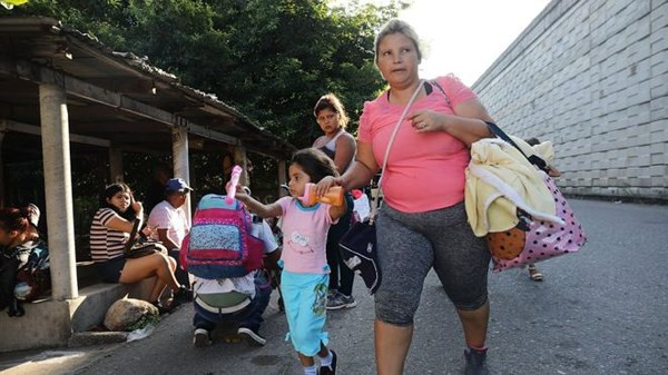 Hàng ngàn người dân Trung Mỹ đang tiến tới biên giới Mexico-Mỹ. (Ảnh: Getty).