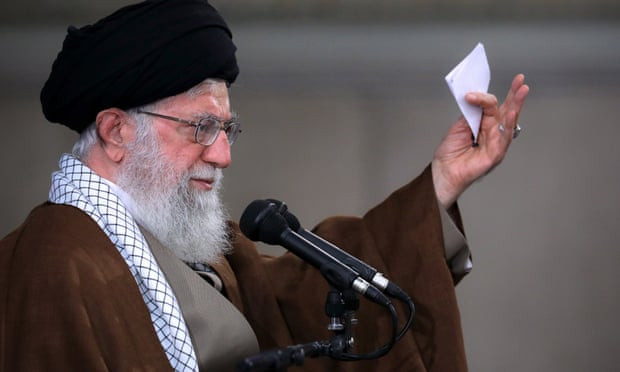 Đại giáo chủ Iran Ayatollah Ali Khamenei khẳng định Iran có sự ủng hộ của cộng đồng quốc tế trước lệnh trừng phạt của Mỹ (The Guardian)
