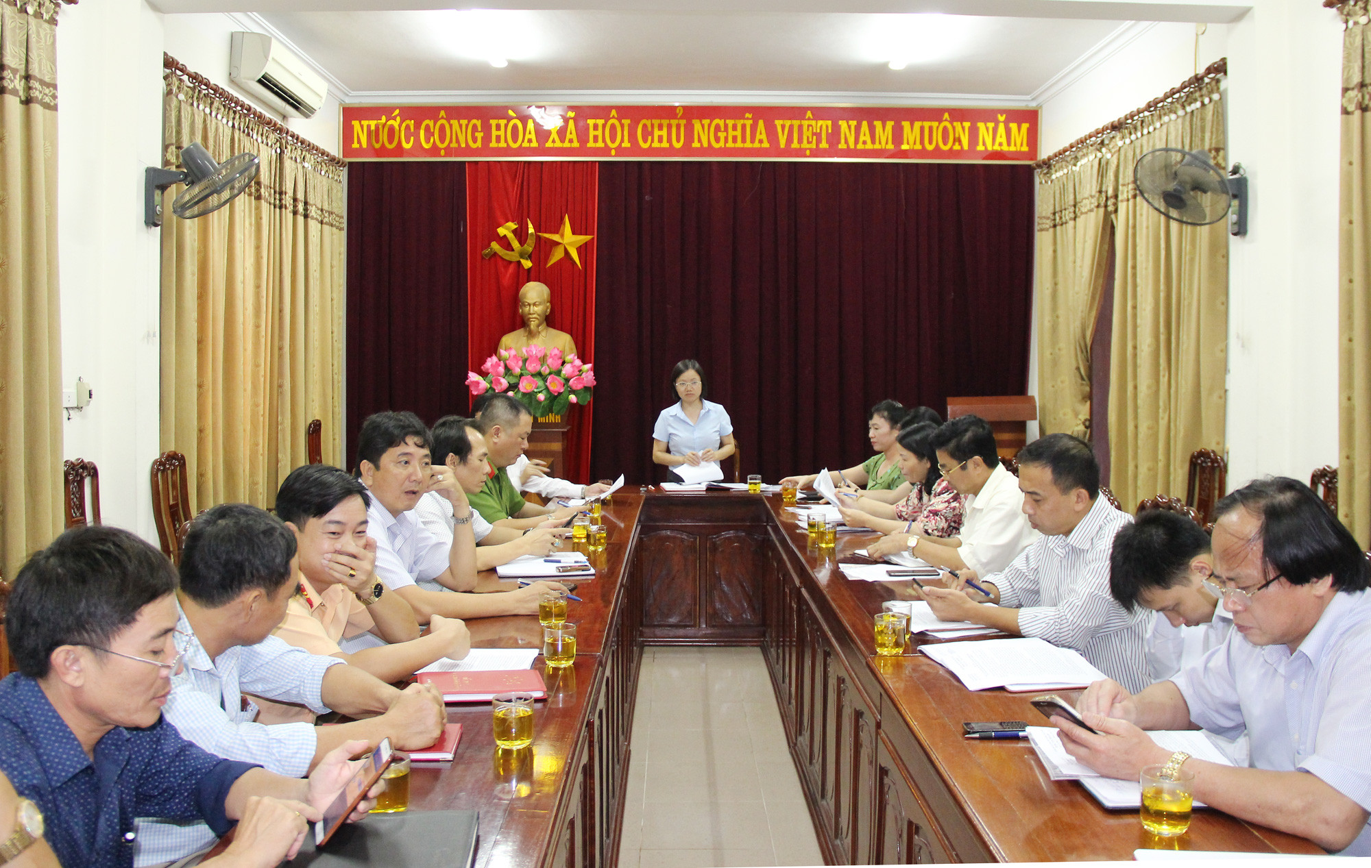 Bà Thái Thị An Chung - Phó trưởng ban Pháp chế HĐND tỉnh chủ trì cuộc làm việc. Ảnh: Minh Chi