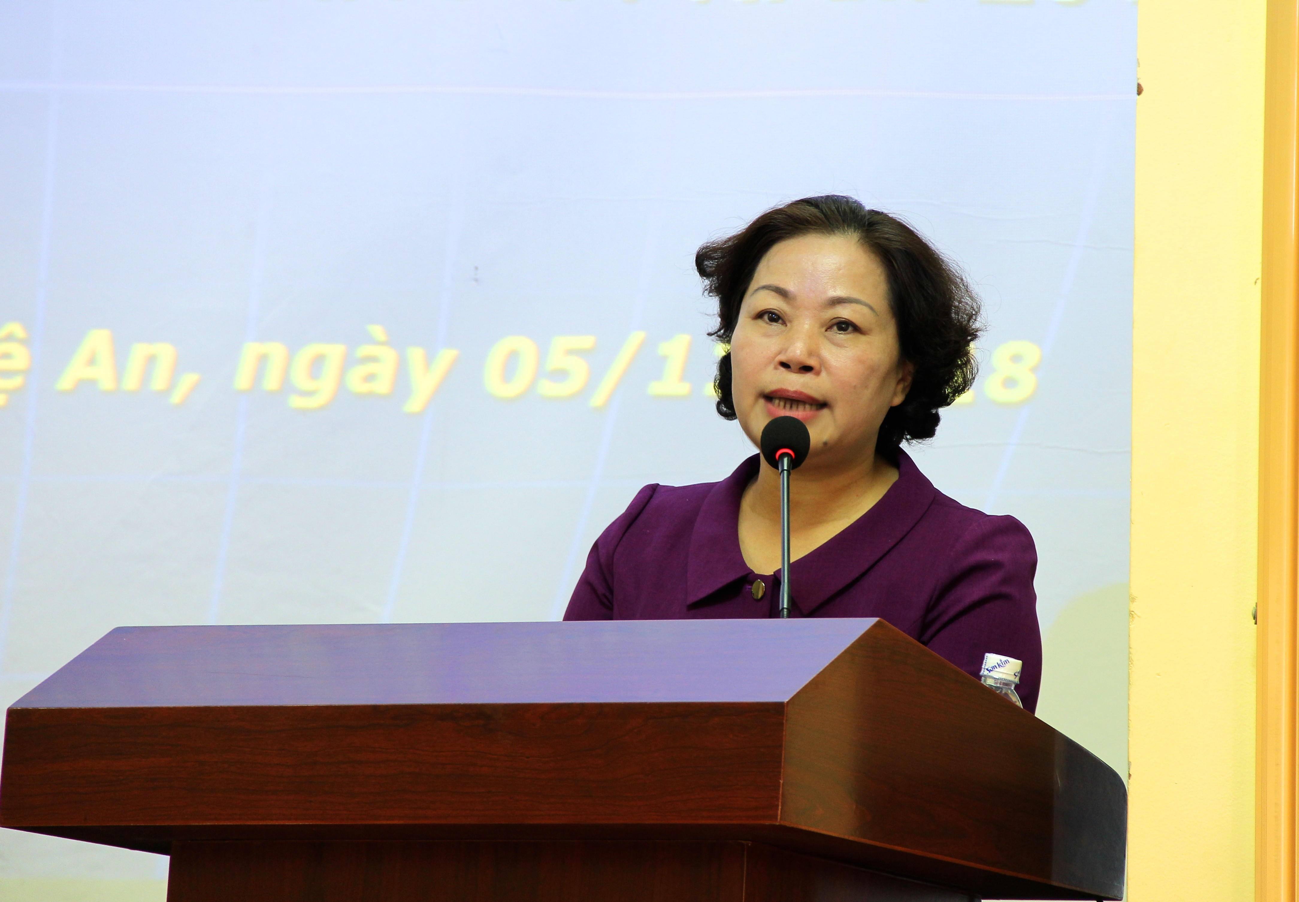 Trưởng Ban Tuyên giáo Tỉnh ủy Nguyễn Thị Thu Hường định hướng nội dung tuyên truyền trong tháng 11. Ảnh: Mỹ Nga 