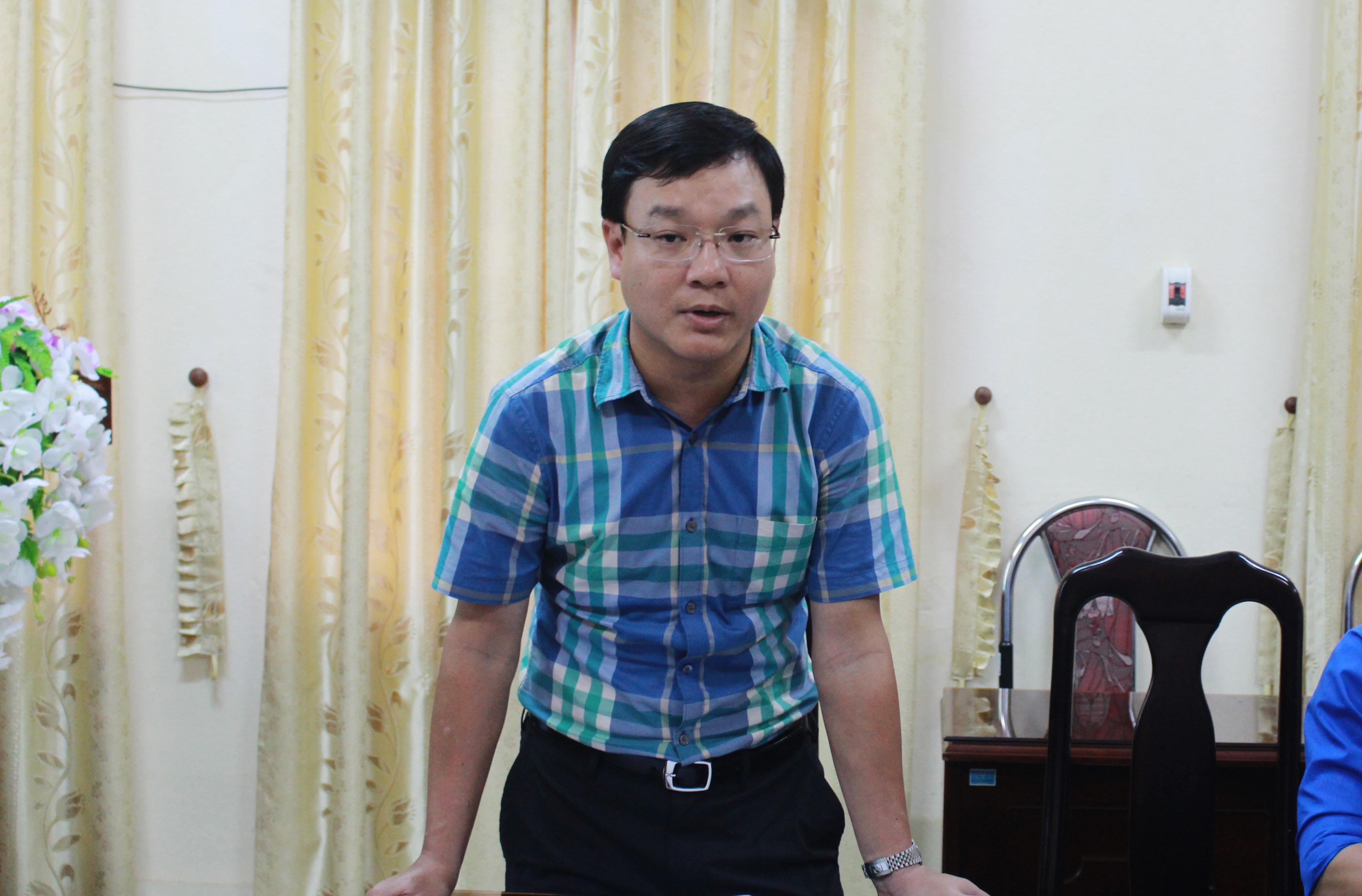 Bí thư Tỉnh Đoàn Phạm Tuấn Vinh phát biểu tại buổi làm việc. Ảnh: Phương Thúy