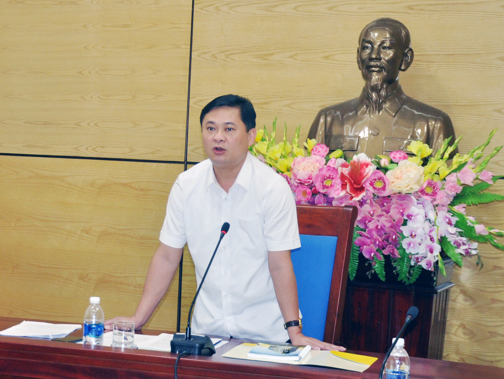 Chủ tịch UBND tỉnh Thái Thanh Quý kết luận cuộc họp. Ảnh Thu Huyền