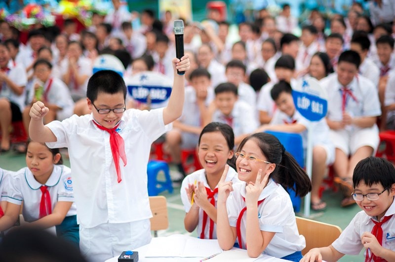 Học sinh tiểu học có xu hướng hiếu động, tập trung không lâu, tuân thủ kỷ luật còn thấp. Ảnh: Mạnh Tùng.