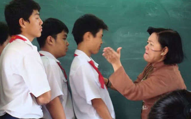Thời gian qua dư luận bức xúc vì nhiều giáo vien trách phạt học sinh bằng cái tát. Ảnh: Internet