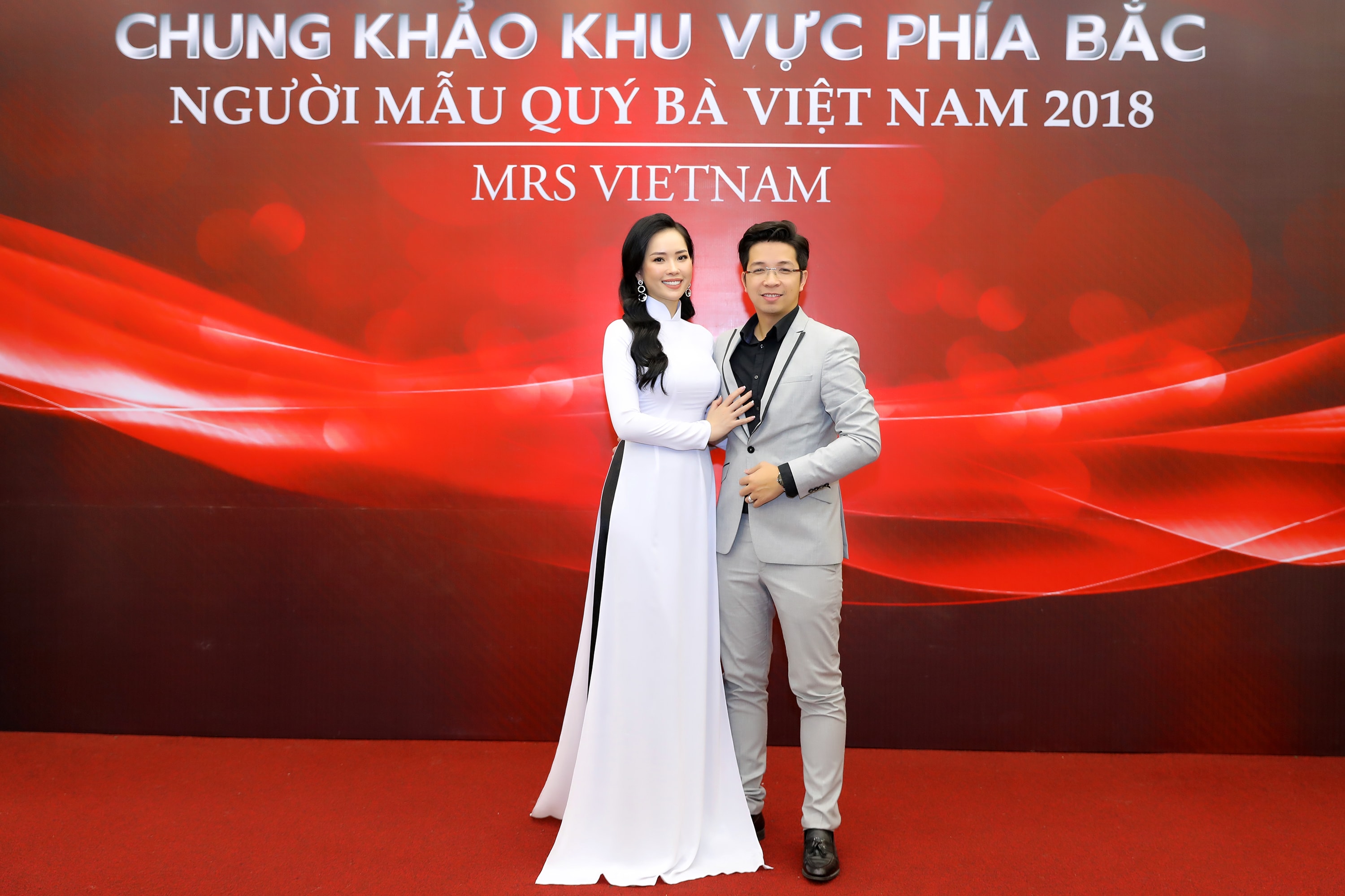 Nguyễn Thị Khuyên - Người đẹp 3 con, làm việc ở Đức trẻ đẹp ngỡ ngàng tại Mrs VietNam